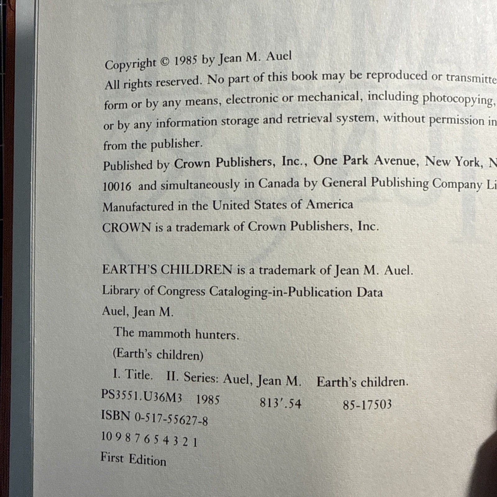 The Mammoth Hunters: Earth&rsquo;s Children Hardcover Jean M. Auel