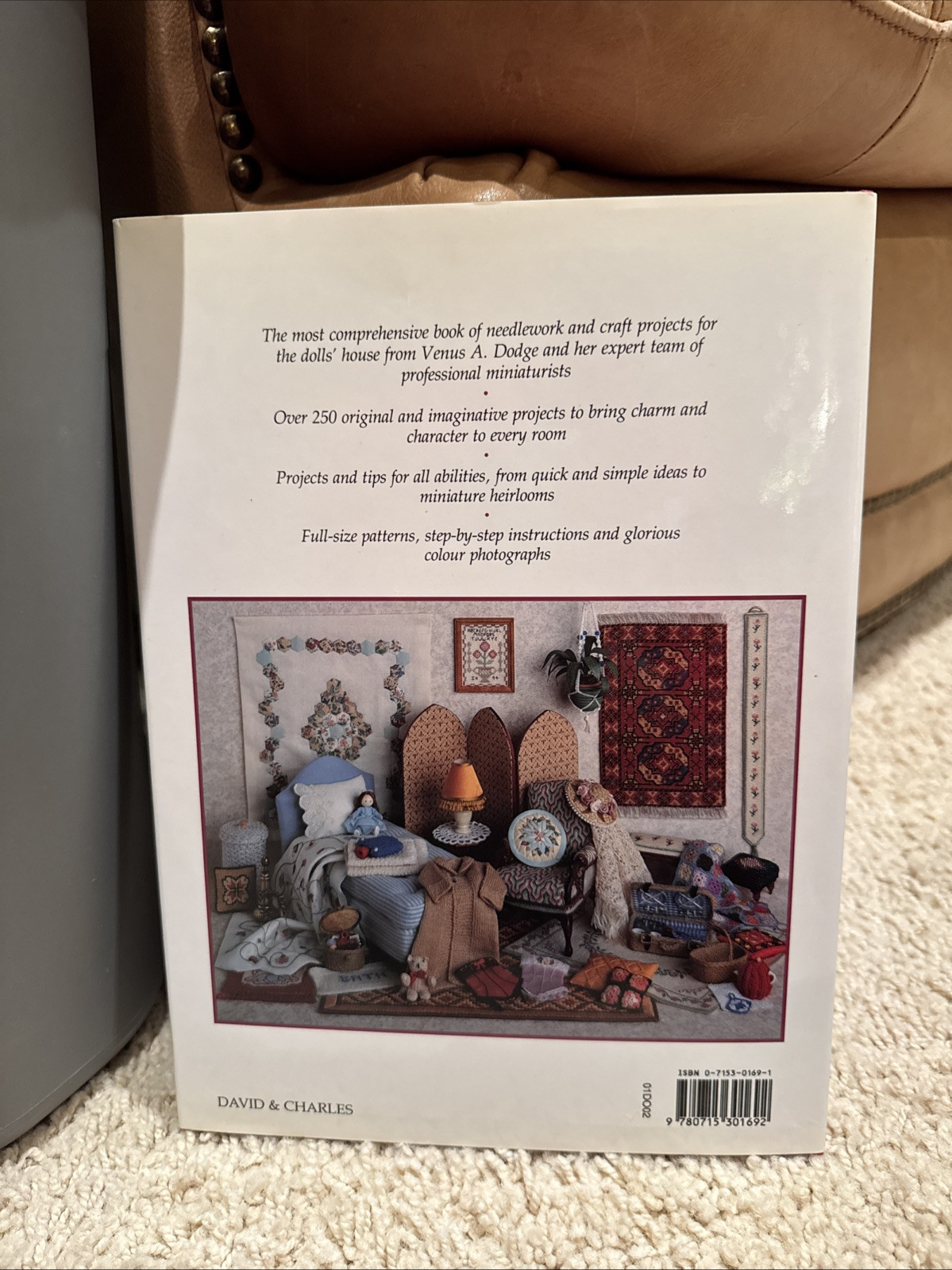 Dolls House Needlecrafts : Over 250 Projects in 1/12 Scale by Venus Dodge 1995