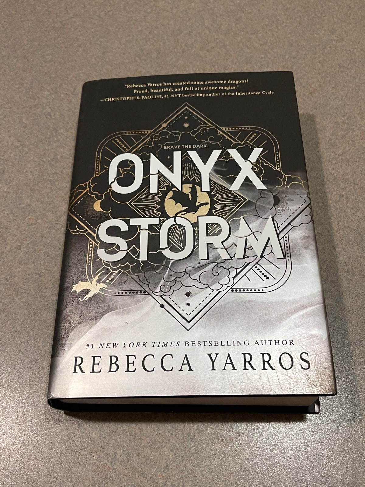 Onyx Storm Deluxe Limited Edition by Rebecca Yarros (The Empyrean Sprayed Edges