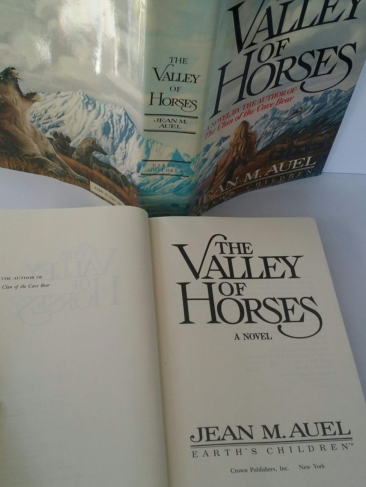 The Valley of Horses (Earth&rsquo;s Children, 2) – Auel, Jean M. – Good – See cond…