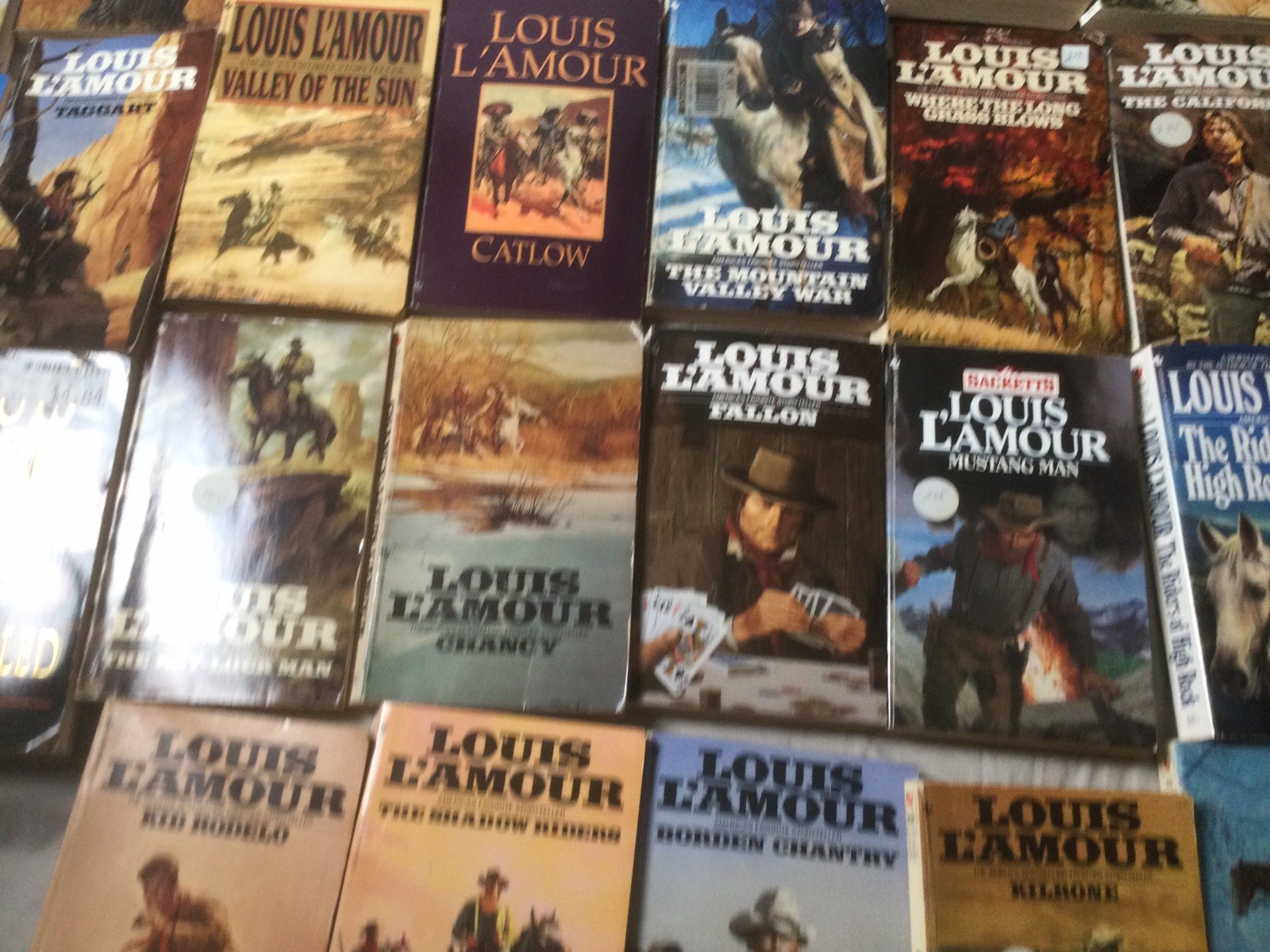 80+ Louis L&rsquo;Amour Paperback Lot Western Collection Sackett Series