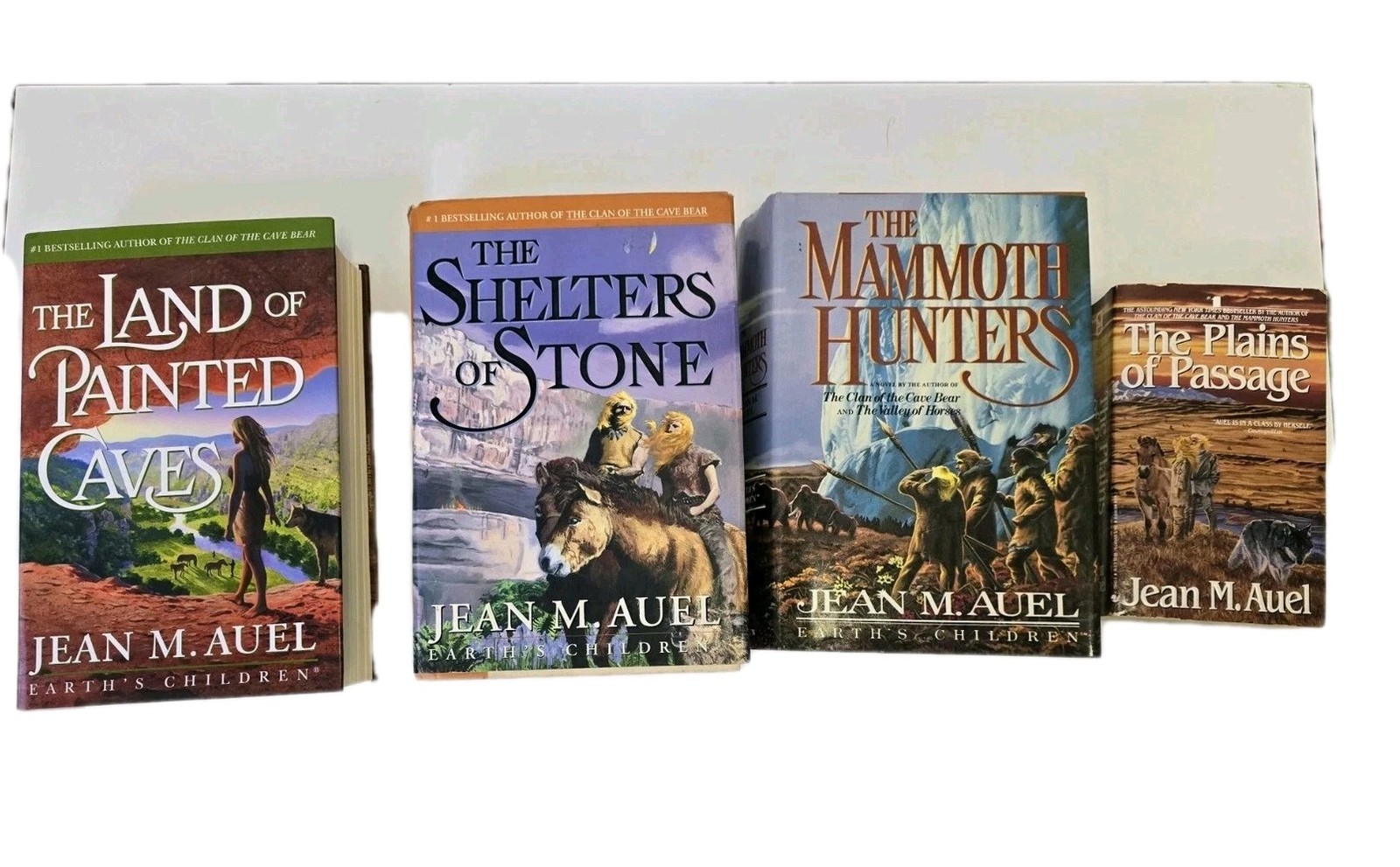 4 Jean M. Auel « Earth&rsquo;s Children Series Books. 3 Hardback 1 Paperback. Bantam…