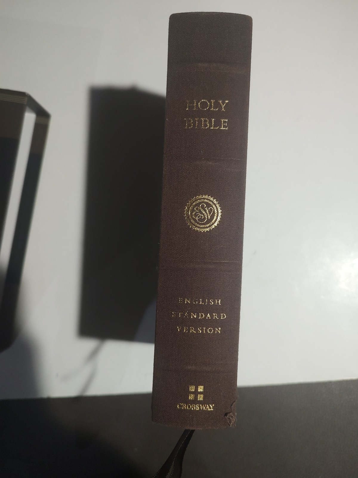 ESV Reader&rsquo;s Bible (Cloth over Board, Timeless Design) by Not Available…
