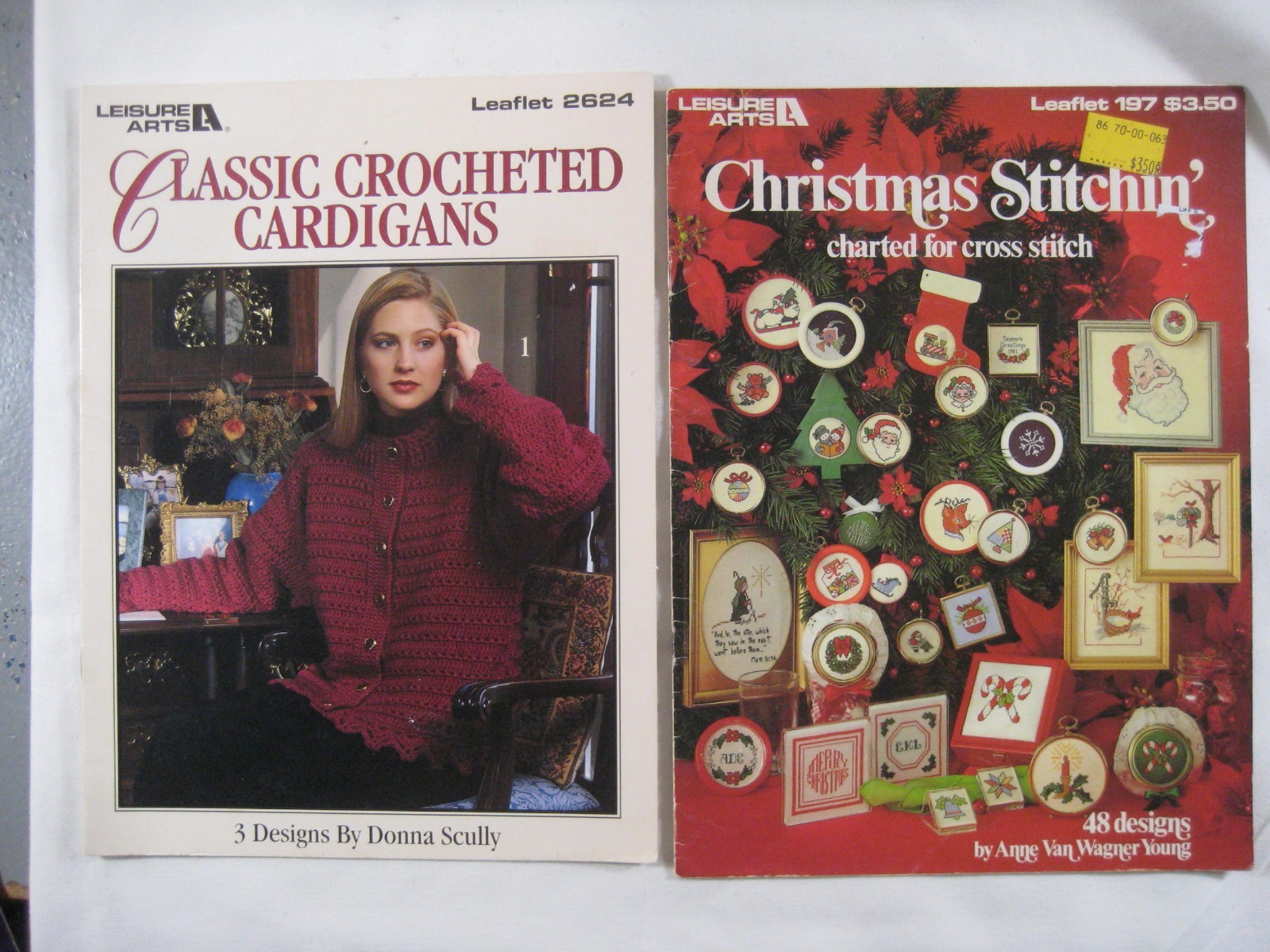 Lot 27 books Leisure Arts Leaflet Christmas plastic canvas cat country Halloween