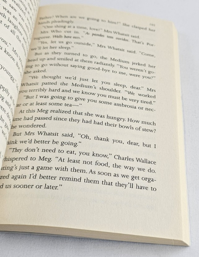A Wrinkle in Time by Madeleine L&rsquo;Engle – Paperback Edition (ISBN: 9780312367541)