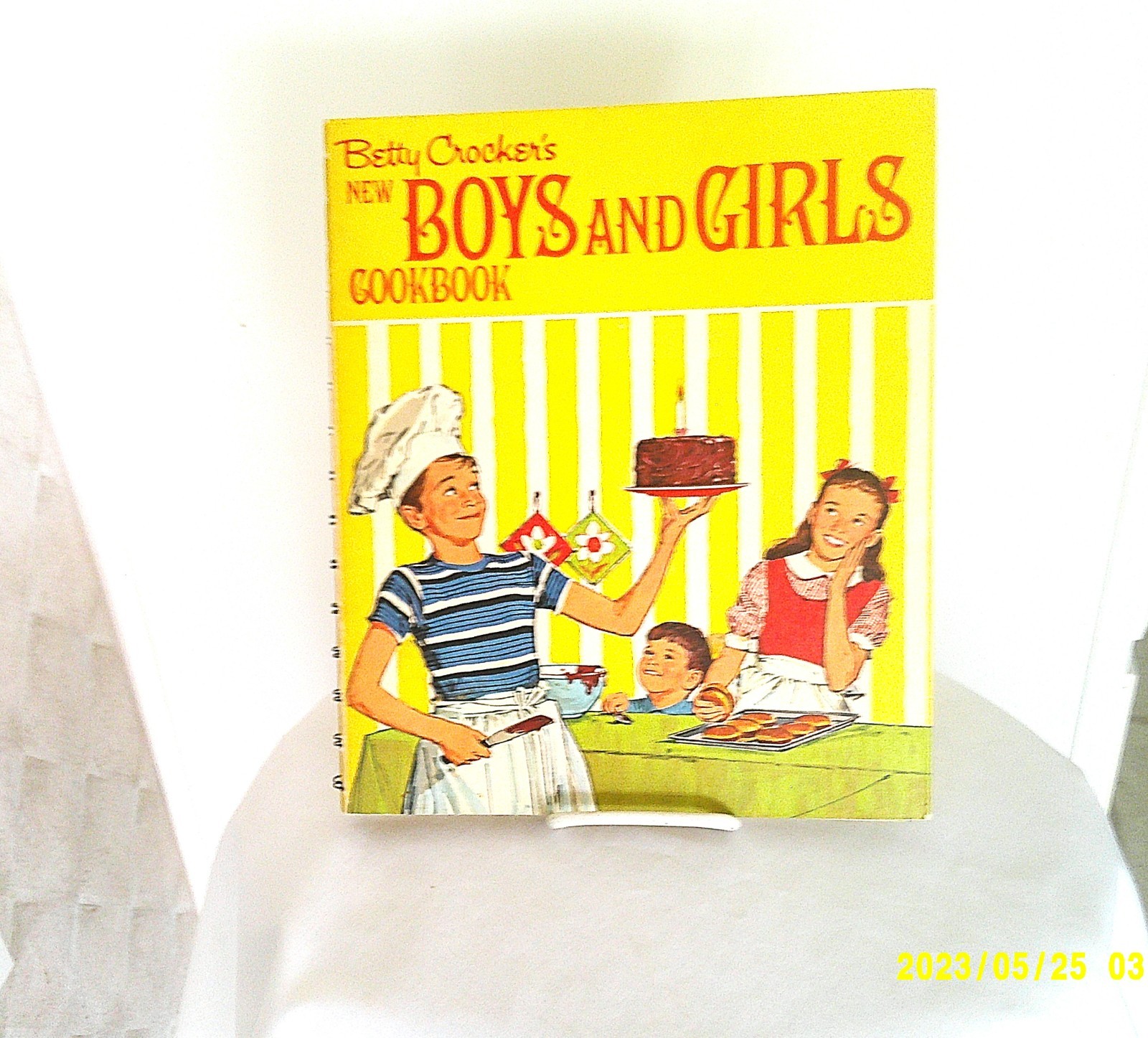 Vintage 1974 Betty Crocker&rsquo;s New Boys and Girls Cookbook