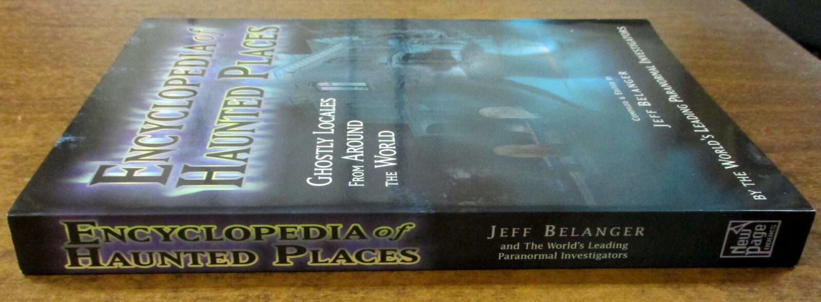 « Encyclopedia of Haunted Places » Ghostly Locales -Trade Paperback (2005)