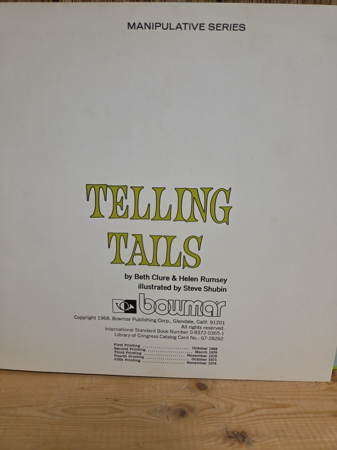 Vintage 1974 « TELLING TALES » Manipulative Book By Beth Clure & Helen Rumsey