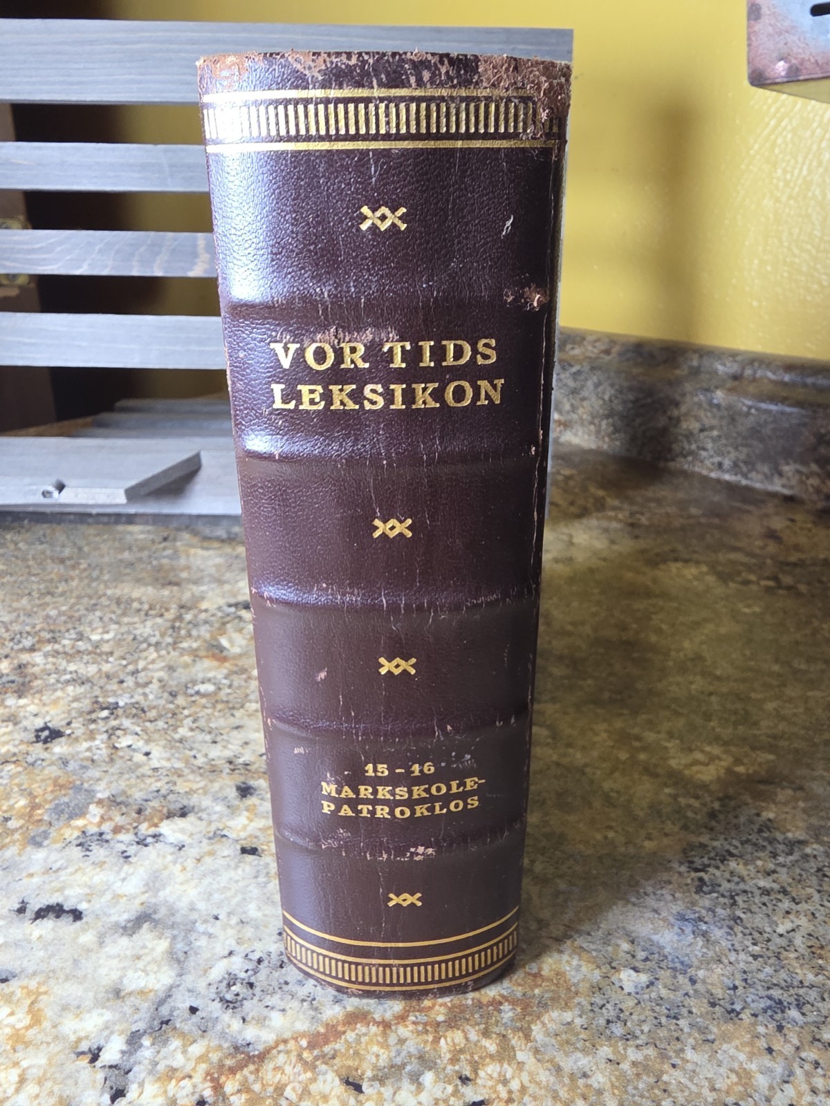 1950 Danish Encyclopedia Vor Tids Leksikon Vol 15-16 Illustrated Leather Bound