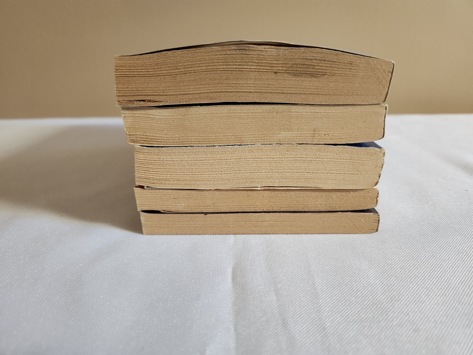 5 VTG Arthur C. Clarke Paperbacks – Earthlight, Childhood&rsquo;s End, White Heart +