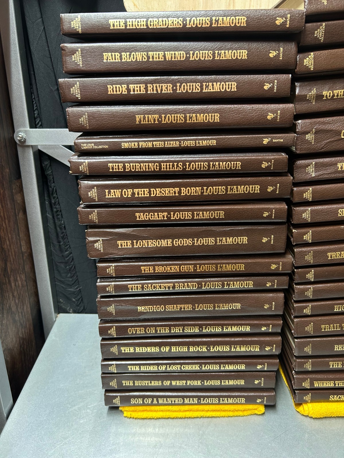LOUIS L&rsquo;AMOUR LEATHERETTE HC BOOKS SACKETT BANTAM WESTERN – Pick Your Title Menu