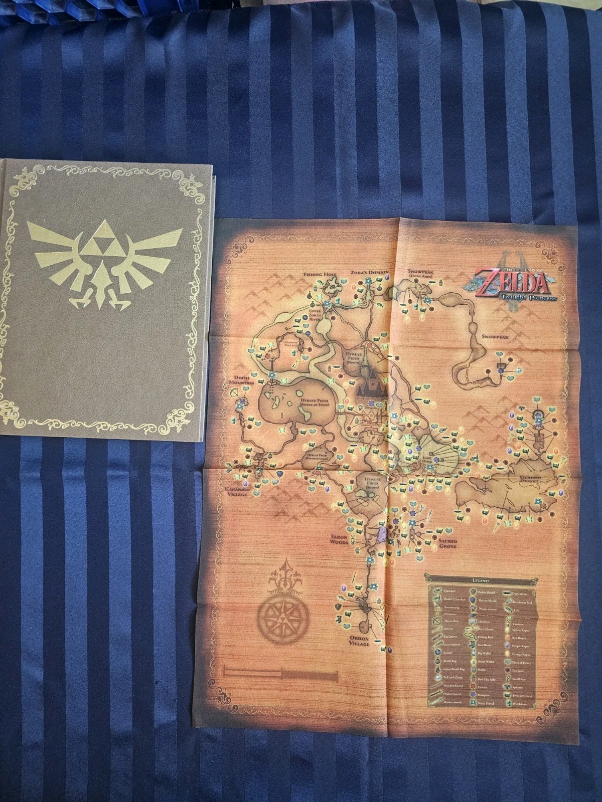 The Legend of Zelda: Twilight Princess Collector&rsquo;s Edition Guide Book With Map