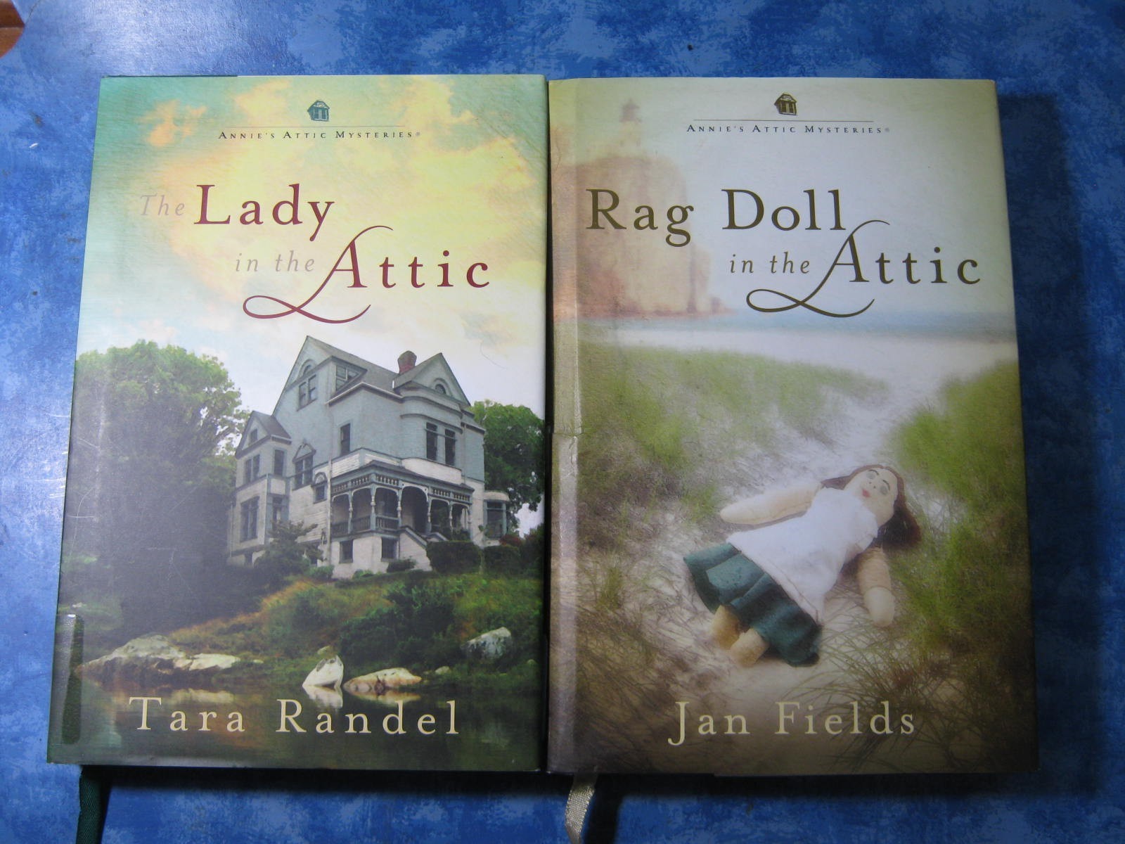 LOT OF 7 ANNIE&rsquo;S ATTIC MYSTERIES Inspirational Fiction HCDJ 2013 VGC
