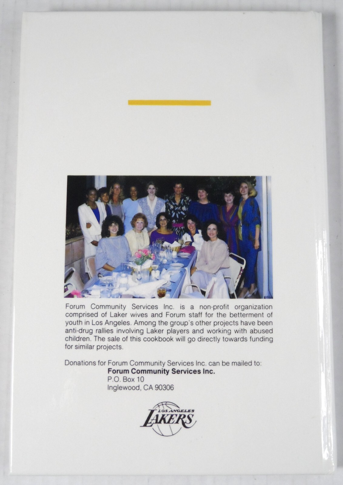 World Champion Los Angeles Lakers Are Cookin&rsquo; Family Cookbook 1985 HC 184 pages