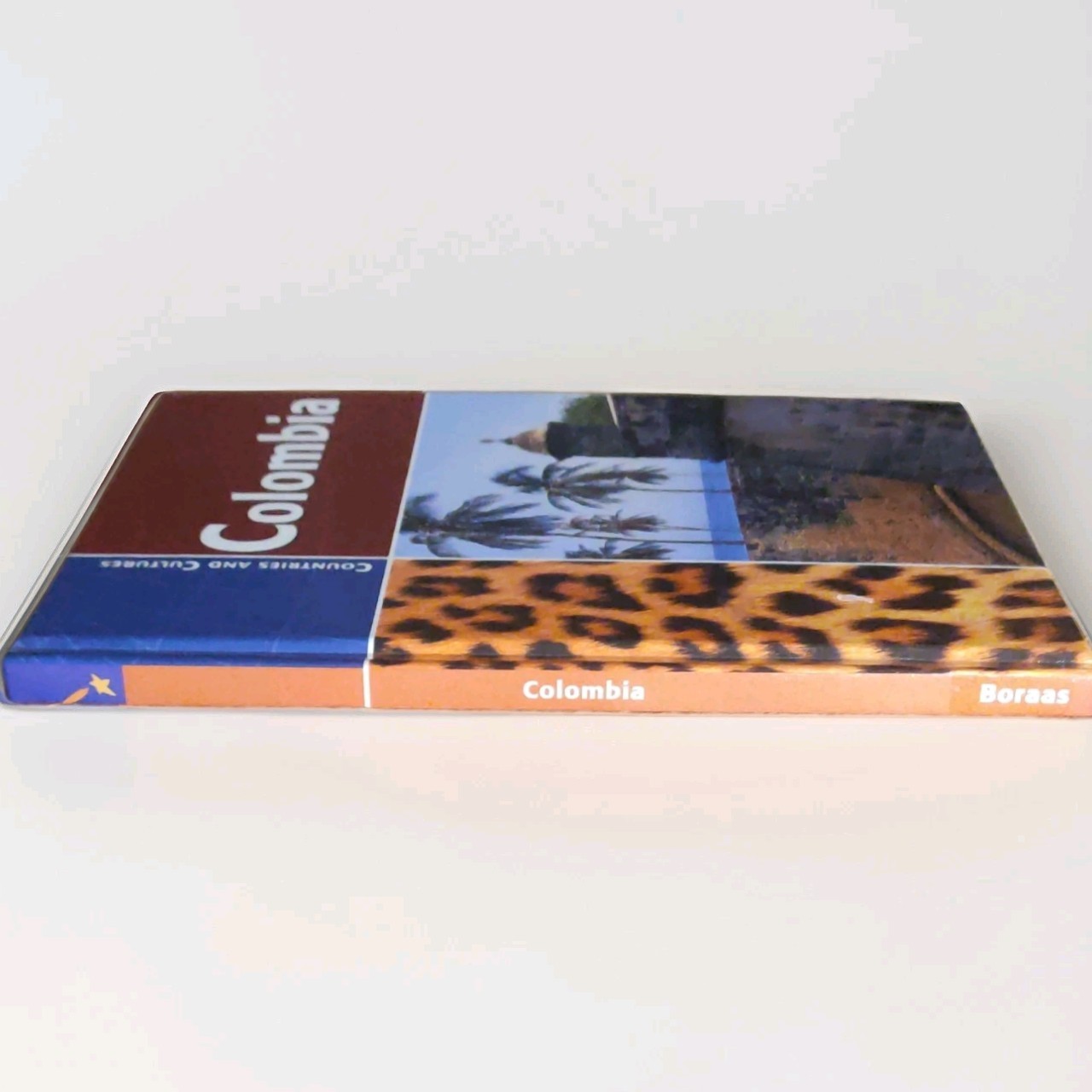 Colombia by Tracey Boraas (Countries and Cultures) Capstone 2002 HC Ex-Lib