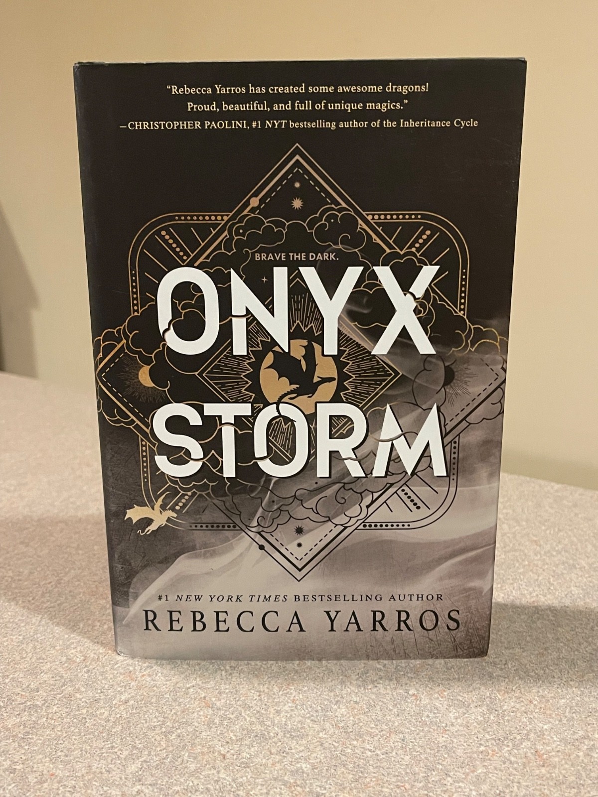 Onyx Storm Deluxe Limited Edition by Rebecca Yarros (The Empyrean Sprayed Edges