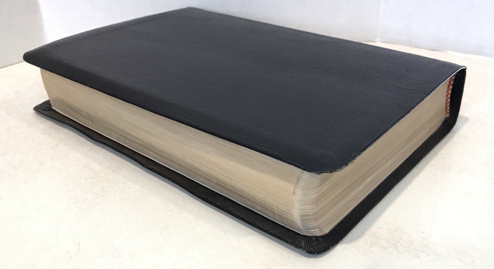The New OPEN Holy Bible NKJV Reader&rsquo;s Edition Nelson 1453 Black Bonded Leather