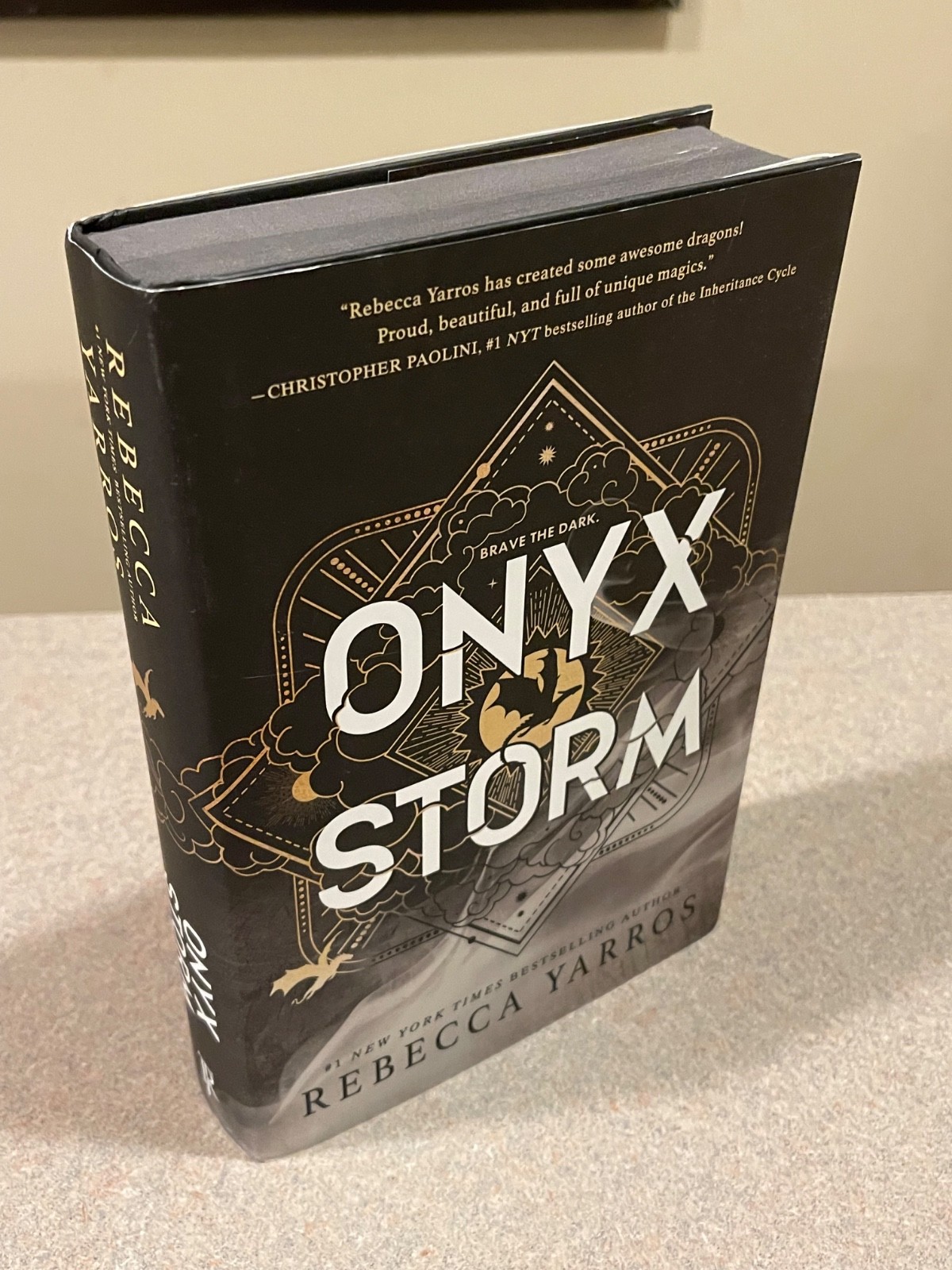 Onyx Storm Deluxe Limited Edition by Rebecca Yarros (The Empyrean Sprayed Edges