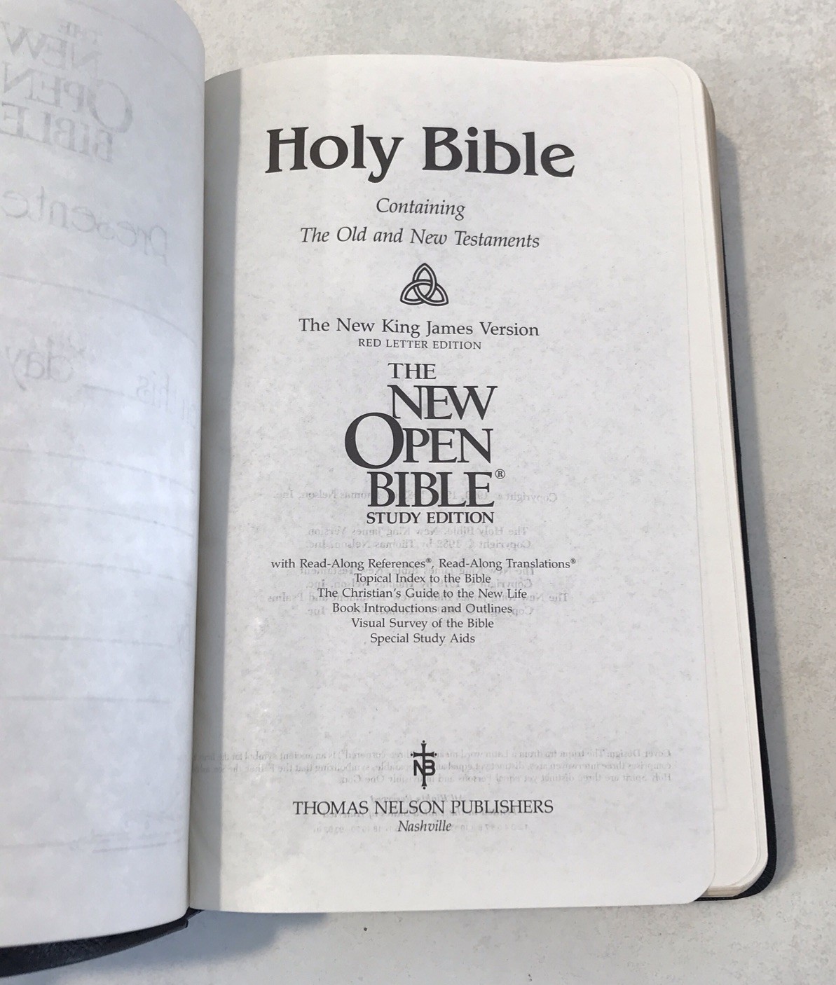 The New OPEN Holy Bible NKJV Reader&rsquo;s Edition Nelson 1453 Black Bonded Leather