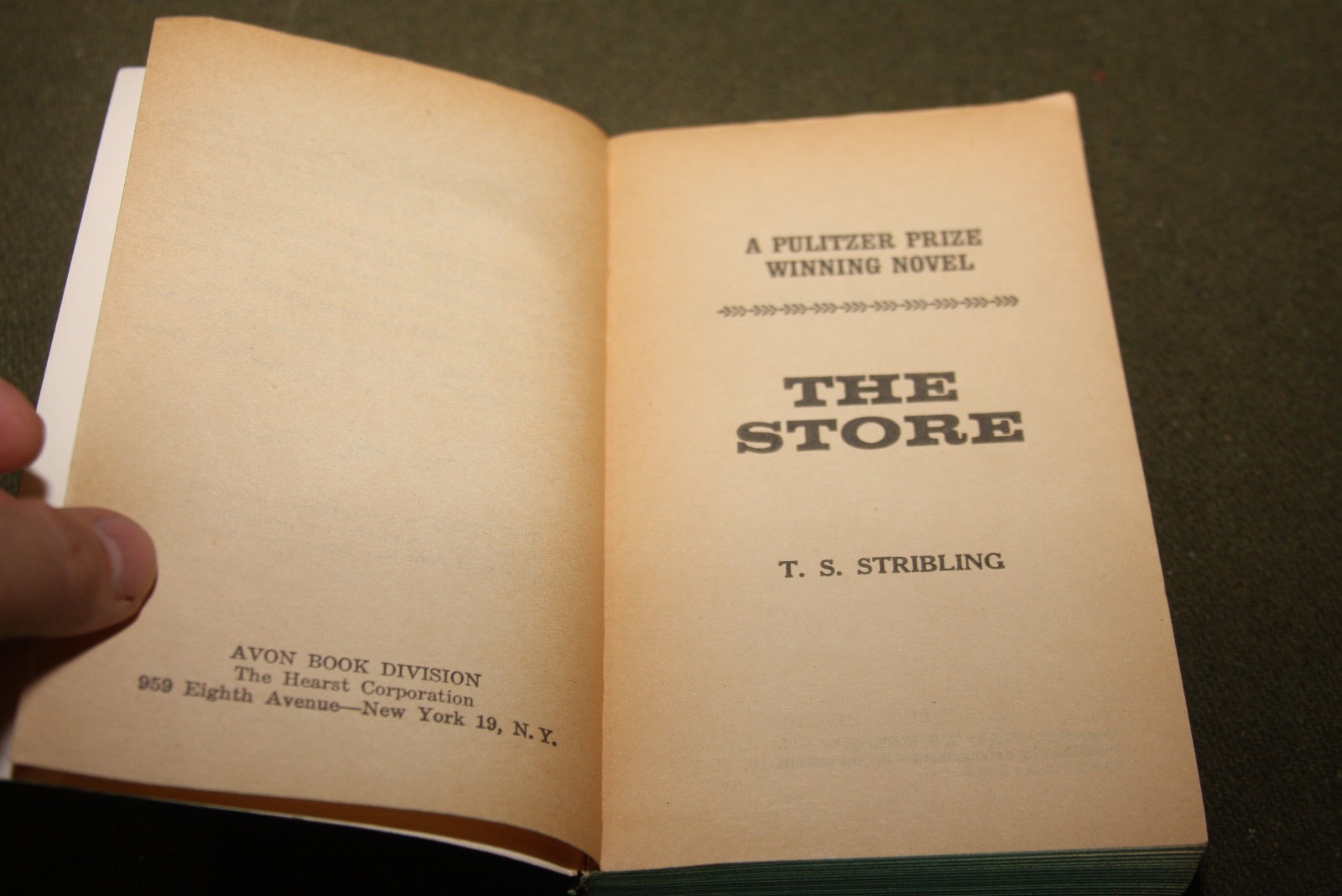 The Store by T. S. Stribling 1960&rsquo;s PB Avon V-2046 1933 Pulitzer Prize Winner