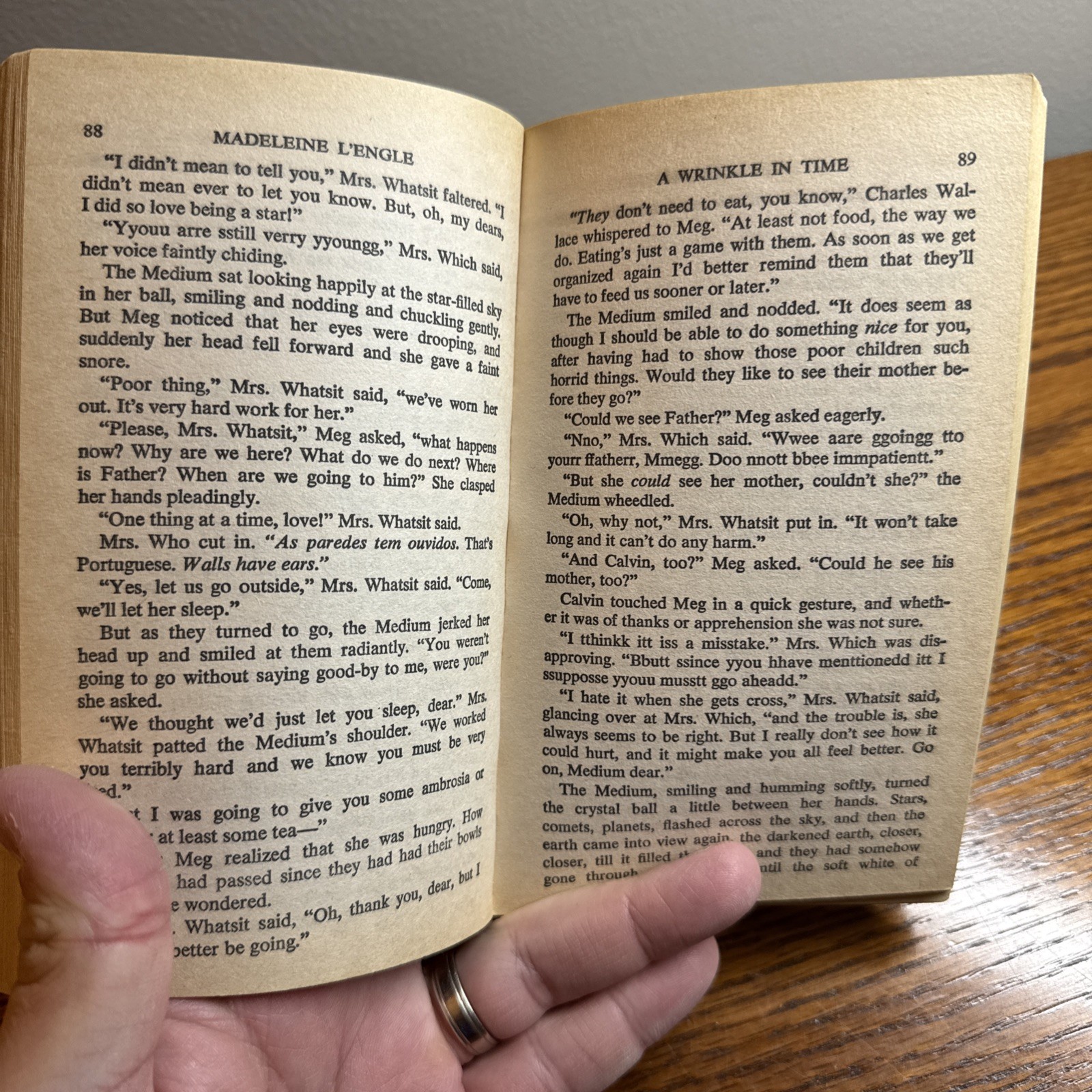 A Wrinkle in Time by Madeleine L&rsquo;Engle 1976 PB Dell Laurel Leaf STRANGER THINGS