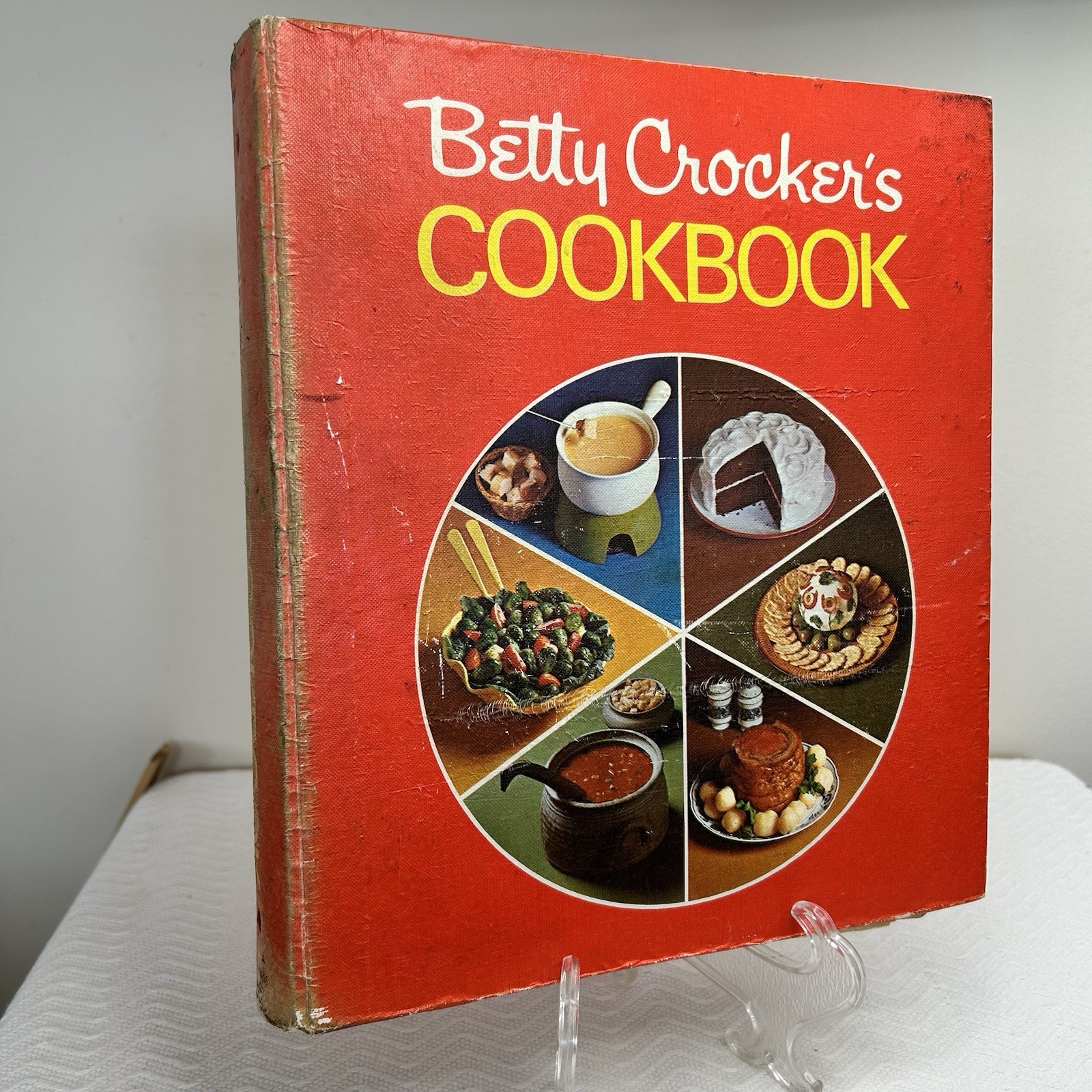 Betty Crocker&rsquo;s Cookbook 1974 Vintage 23rd Printing with 5 Ring Binder