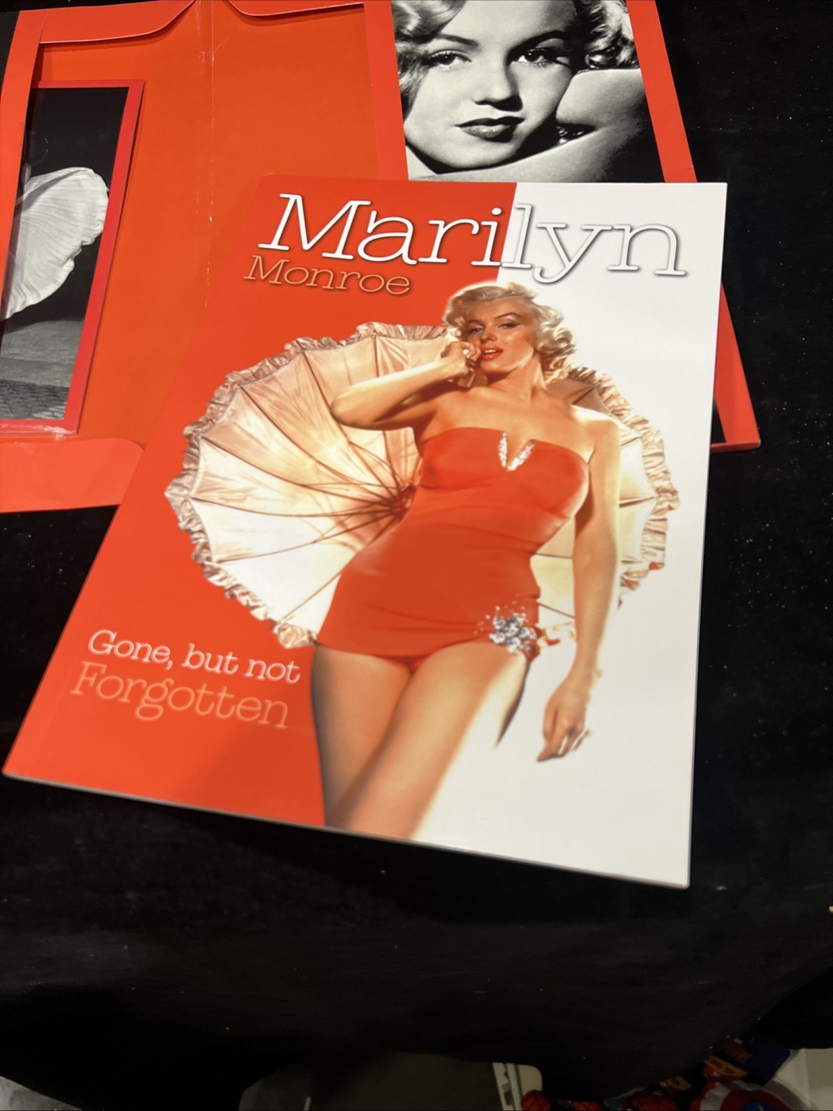 Marilyn Monroe Gone But Not Forgotten Jessica Bailey Book + 8.5&Prime;x5.5&Prime; postcards