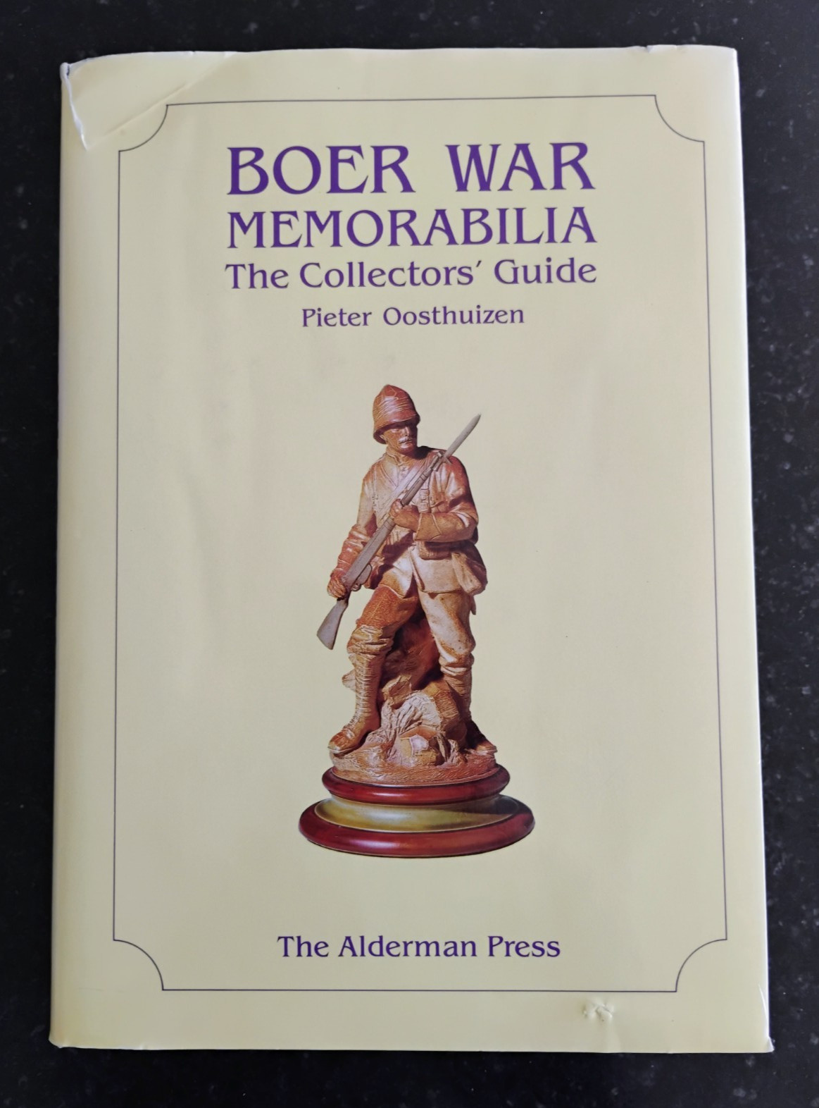 BOER WAR MEMORABILIA – THE COLLECTOR&rsquo;S GUIDE – PIETER OOSTHUIZEN – HARDCOVER