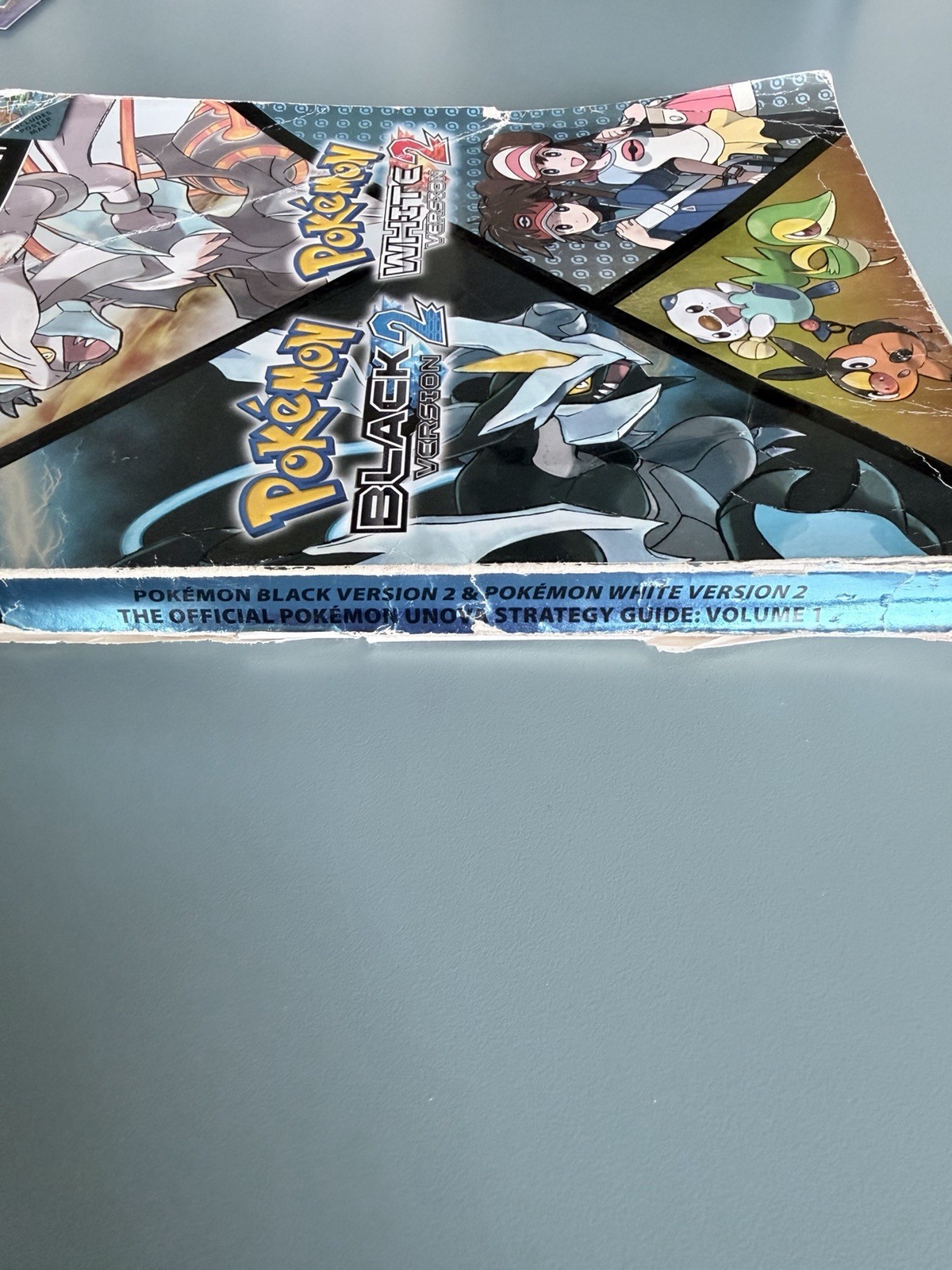 Pokemon Black & White 2 Version – Official Strategy Guide Unova Vol 1 Damaged