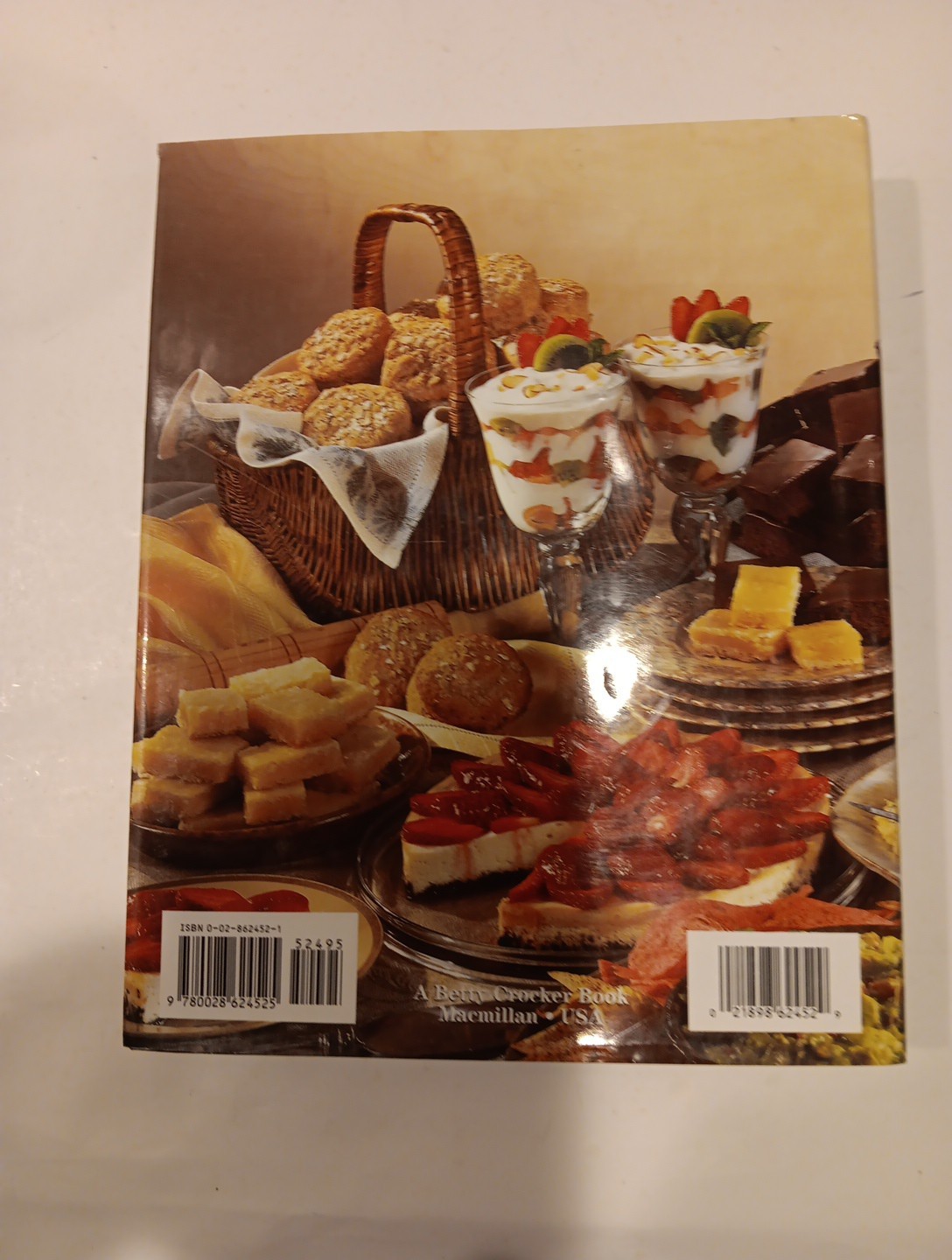 BETTY CROCKER&rsquo;S BEST OF HEALTHY AND HEARTY COOKING 1998 HB DJ 448 PAGES