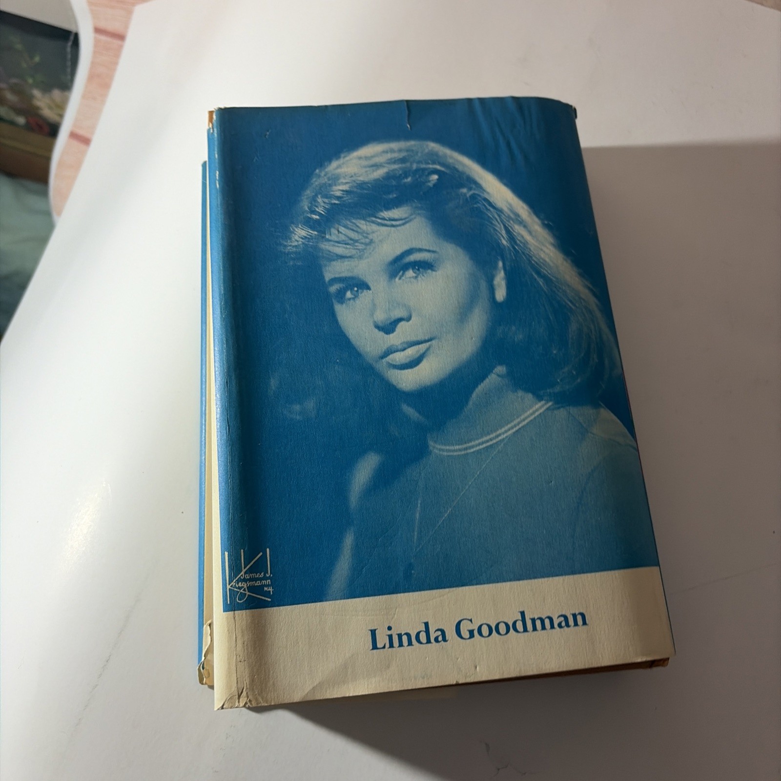 Linda Goodman&rsquo;s Sun Signs Hardcover/DJ 1968 Book Club Edition Astrology