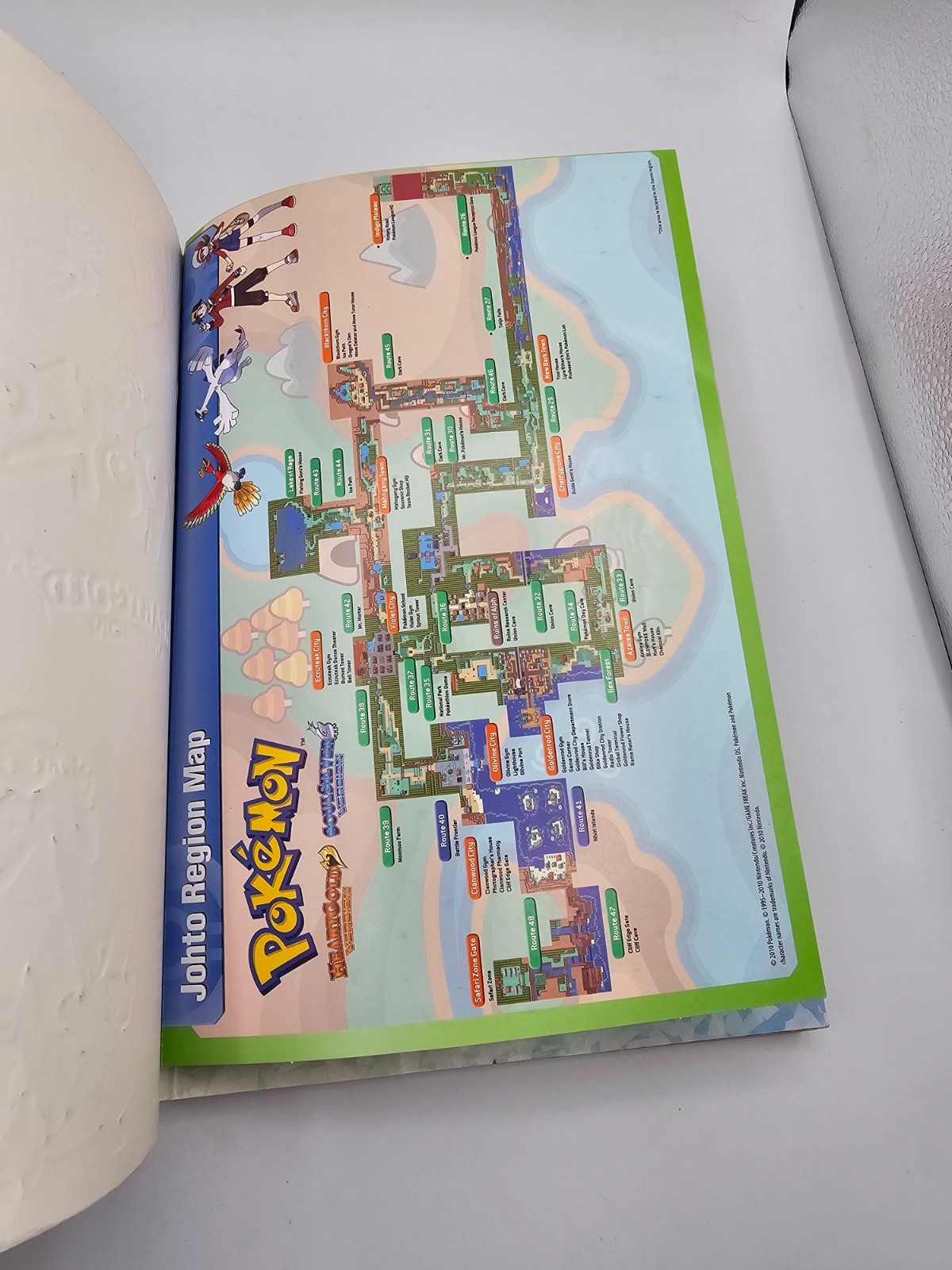 Pokemon HeartGold & SoulSilver Strategy Guide (Trade Paperback, 2010) w/Poster