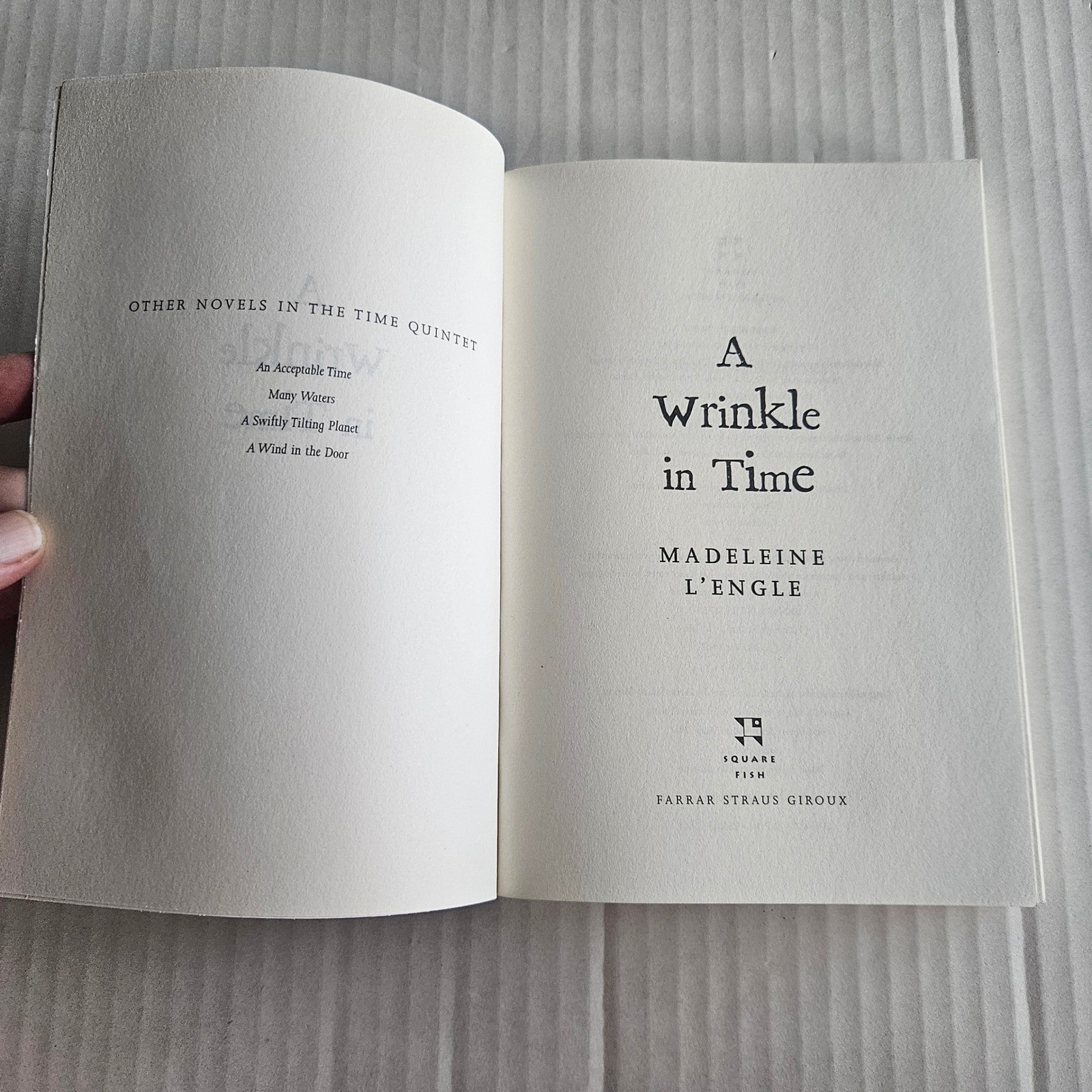 A Wrinkle in Time Madeleine L&rsquo;Engle Paperback Newbery Medal 9780312367541