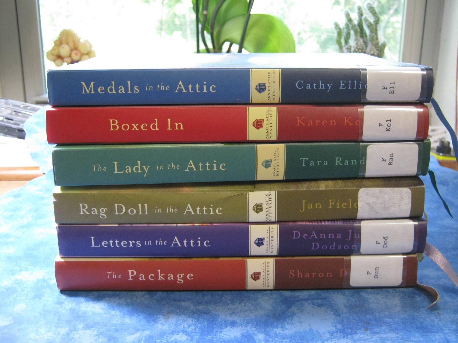 LOT OF 7 ANNIE&rsquo;S ATTIC MYSTERIES Inspirational Fiction HCDJ 2013 VGC