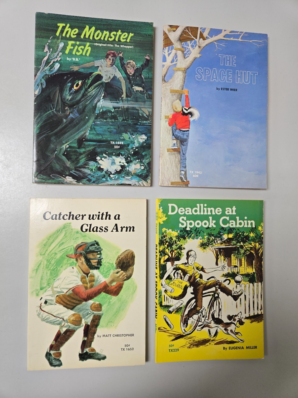 Vintage 1970&rsquo;s Scholastic Book Services SBS Paperback Book Lot