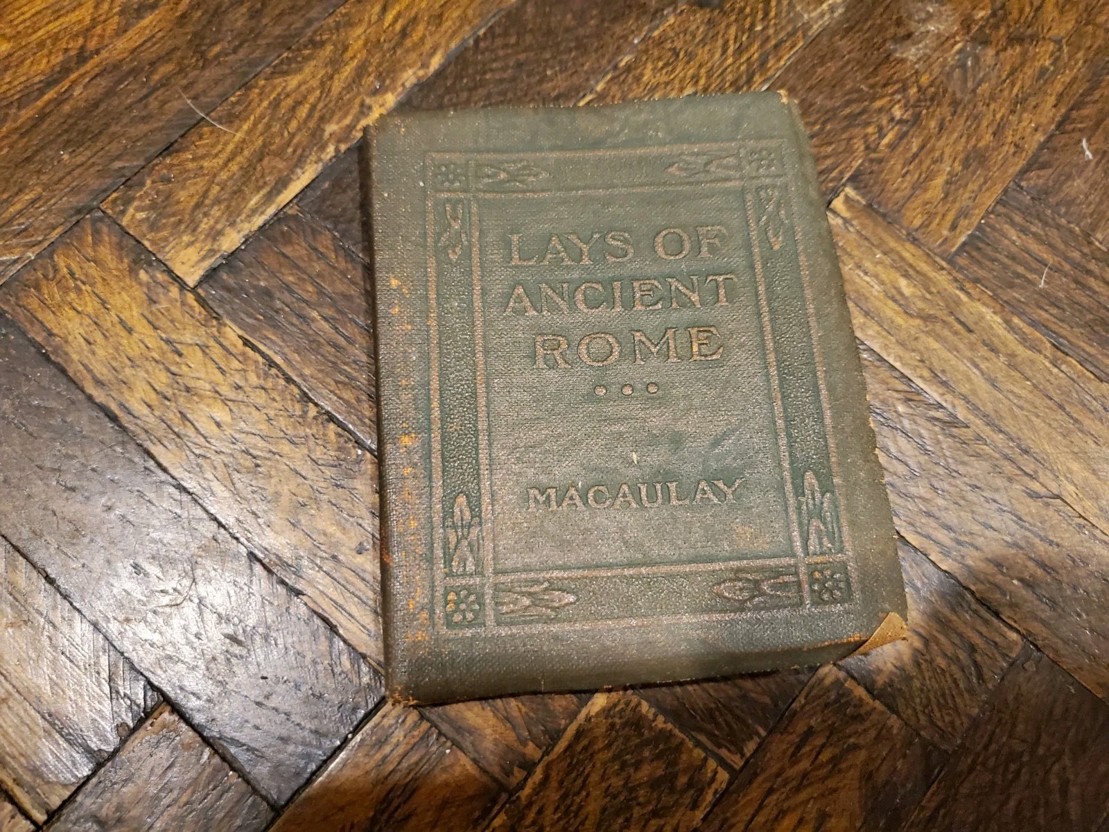 Antq Little Leather Library, Redcroft Ed. of « Lays of Ancient Rome » by Macaulay