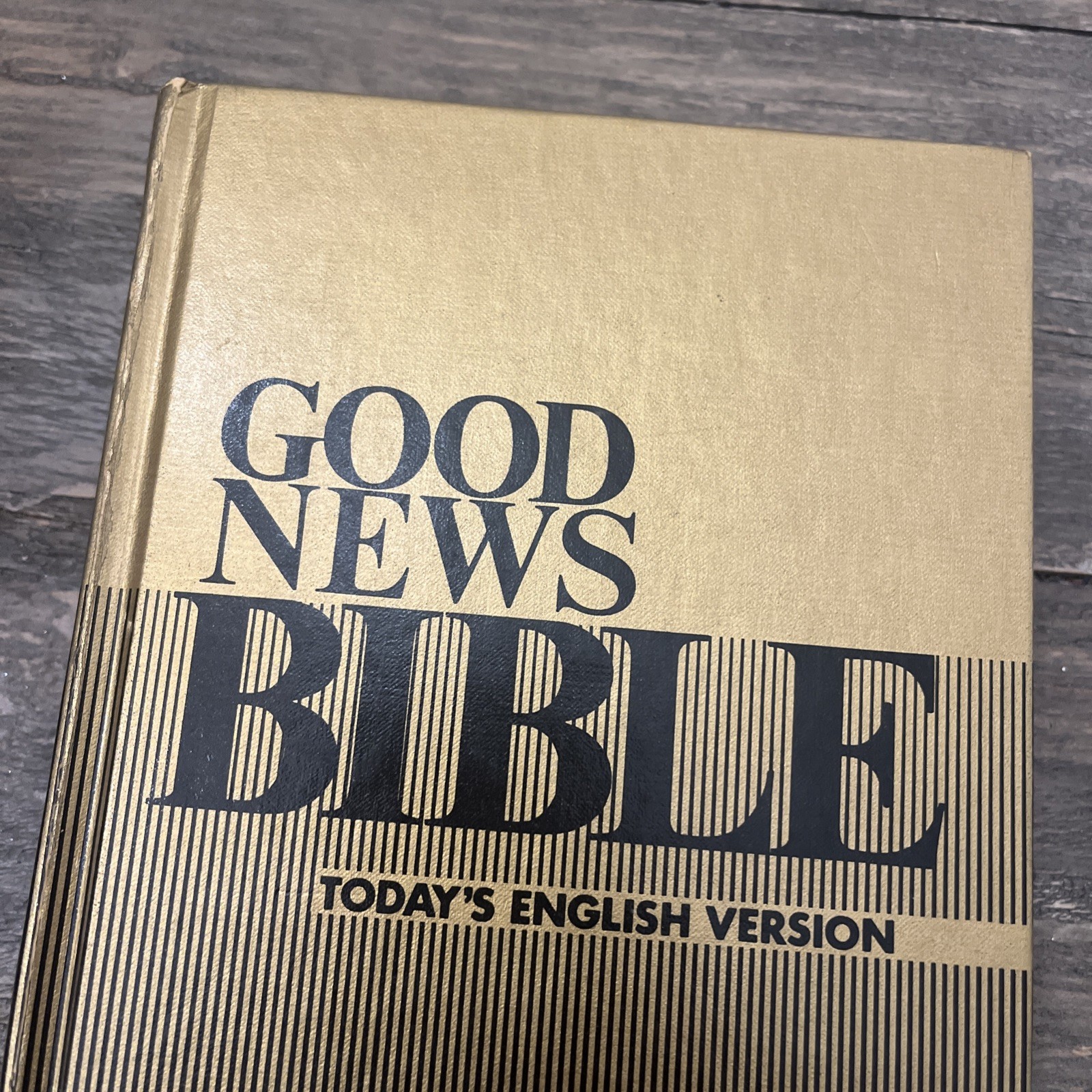 Vtg 1976 Good News Bible Today&rsquo;s English Version Gold Hardcover 480 Pages
