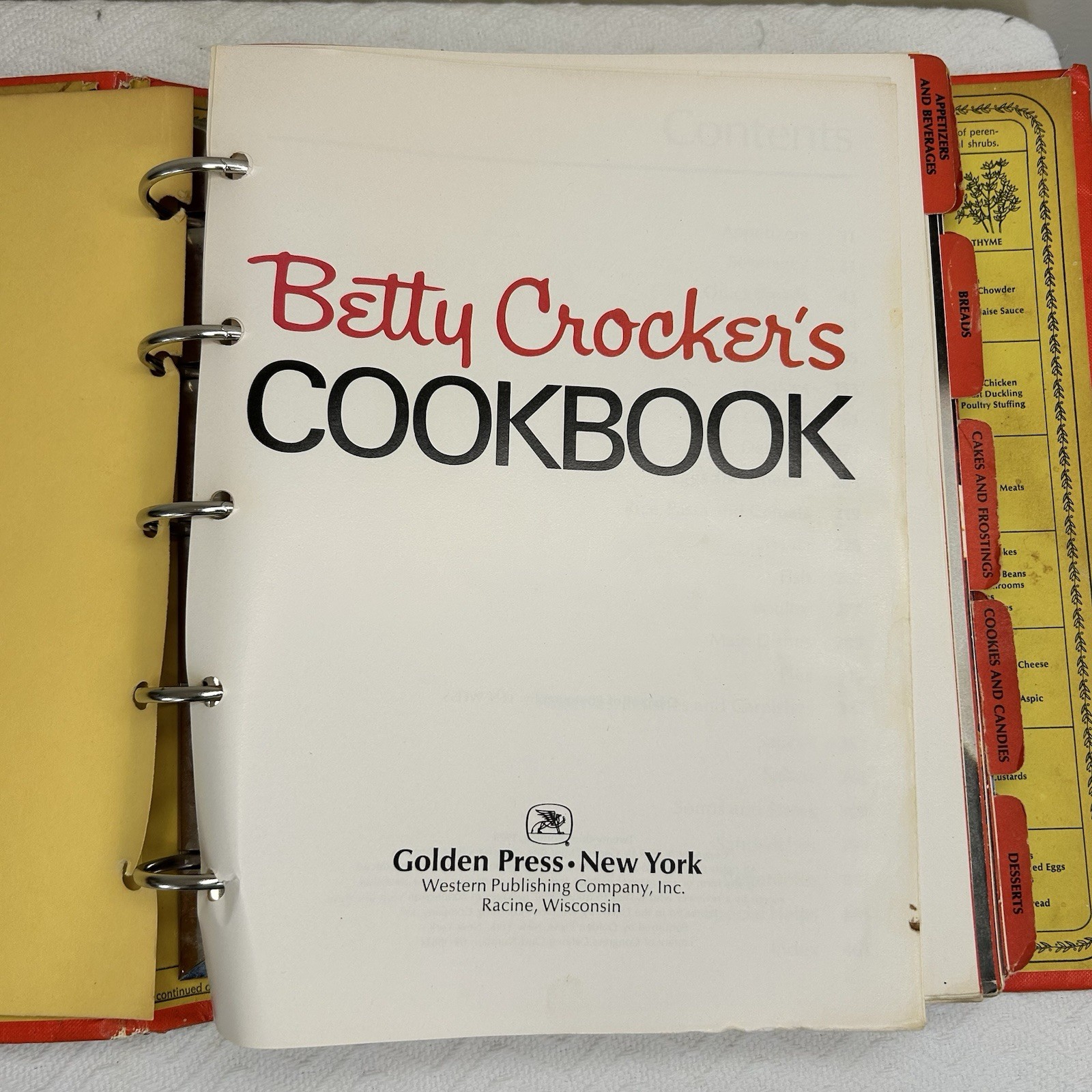 Betty Crocker&rsquo;s Cookbook 1974 Vintage 23rd Printing with 5 Ring Binder