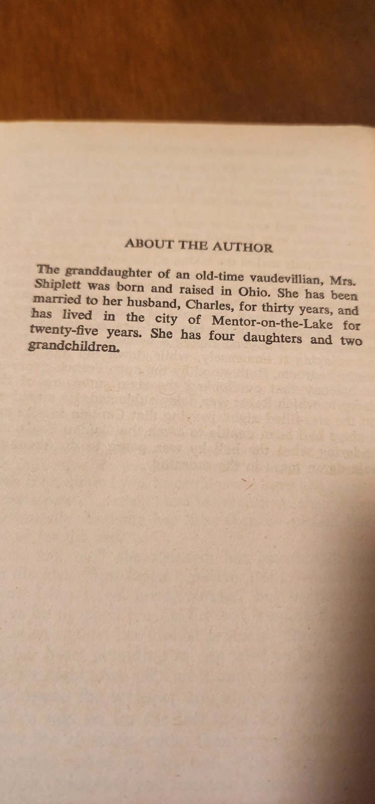 HOLD BACK THE SUN by June Lund Shiplett Signet Book 1st Printing 1981 Paperback