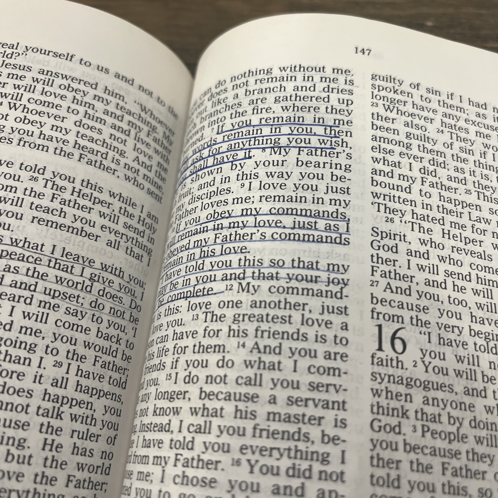 Vtg 1976 Good News Bible Today&rsquo;s English Version Gold Hardcover 480 Pages