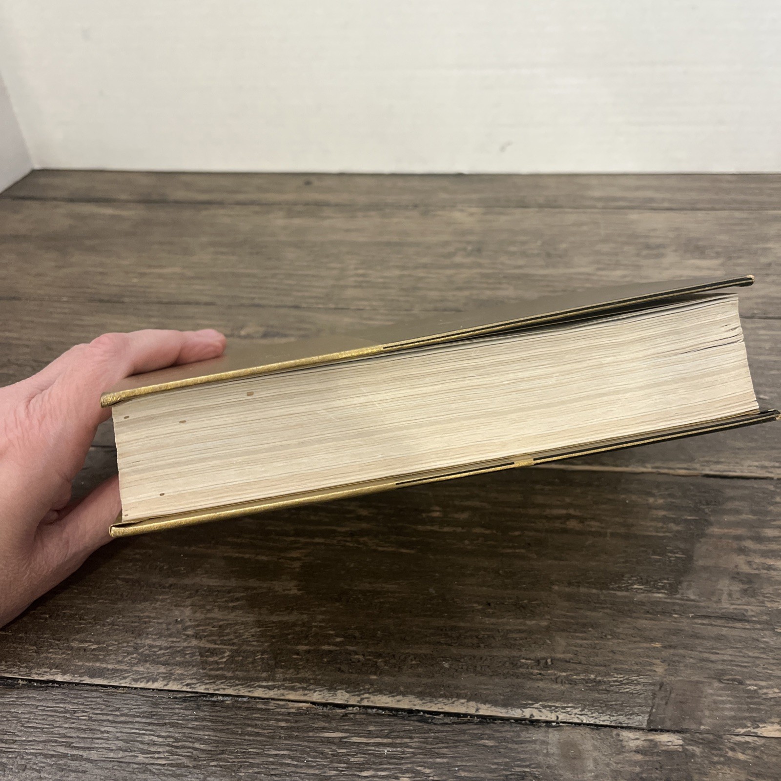 Vtg 1976 Good News Bible Today&rsquo;s English Version Gold Hardcover 480 Pages