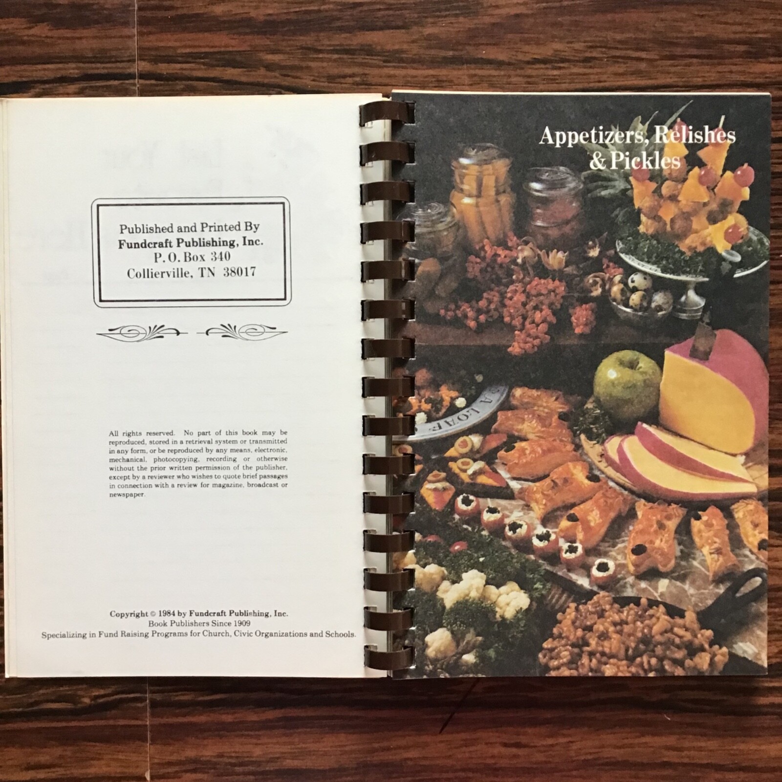 Davenport Iowa Holy Trinity Catholic School Vtg 1985 Cookbook. SEE INDEX PHOTOS