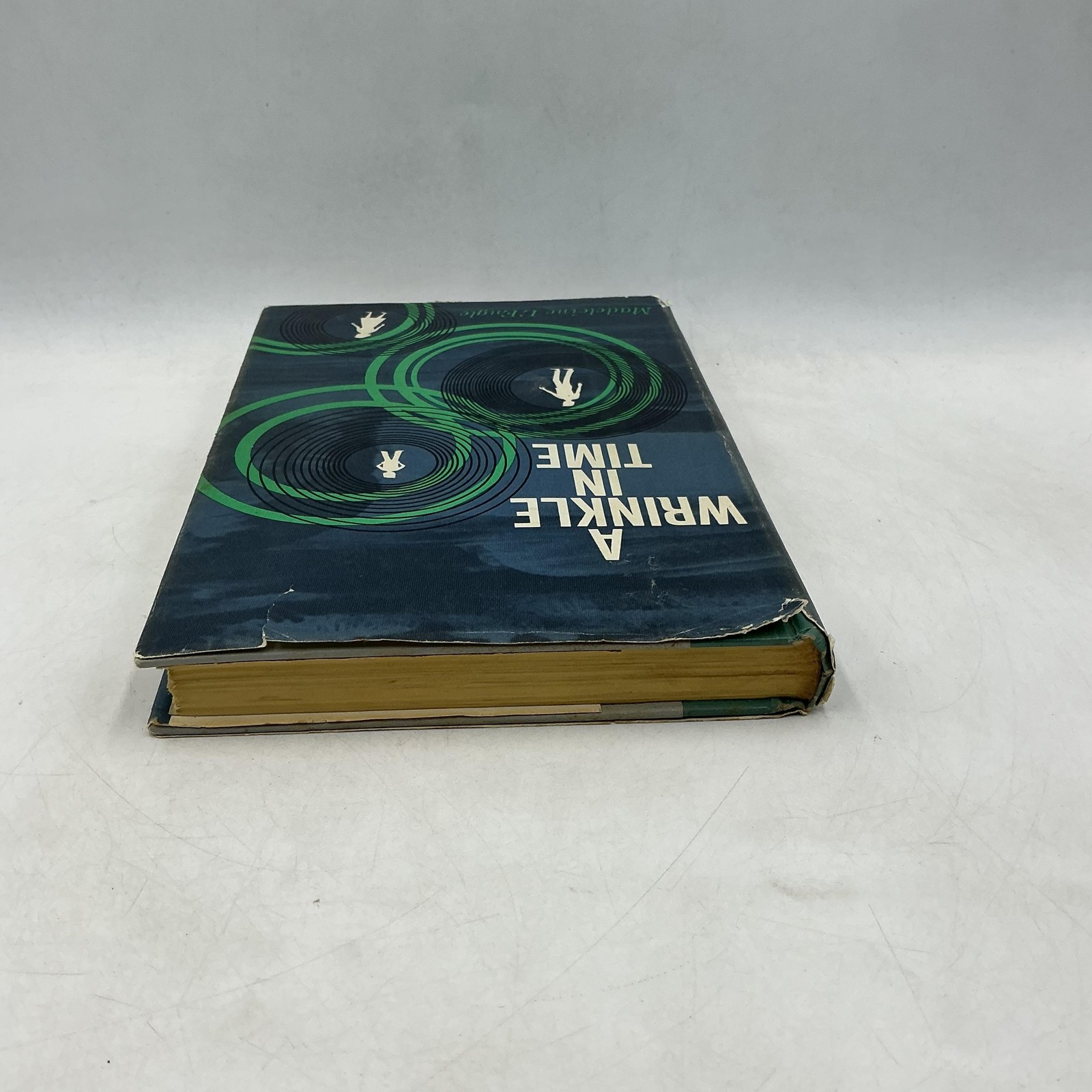 A WRINKLE IN TIME Madeleine L&rsquo;Engle 1962 1st Ed HC DJ Vintage Blue BCE