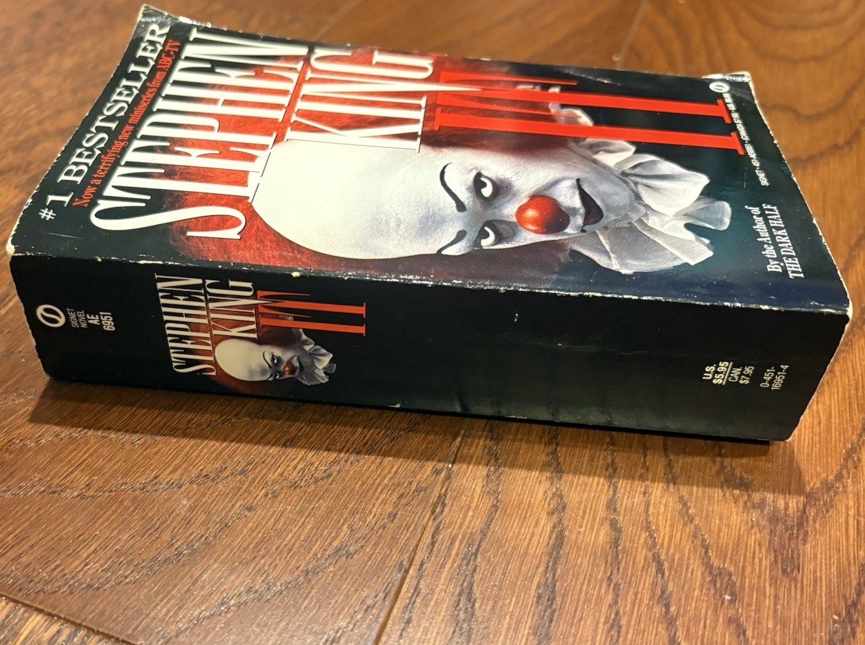 Stephen King IT Signet 1990 Edition Paperback Book Tim Curry Pennywise Cover
