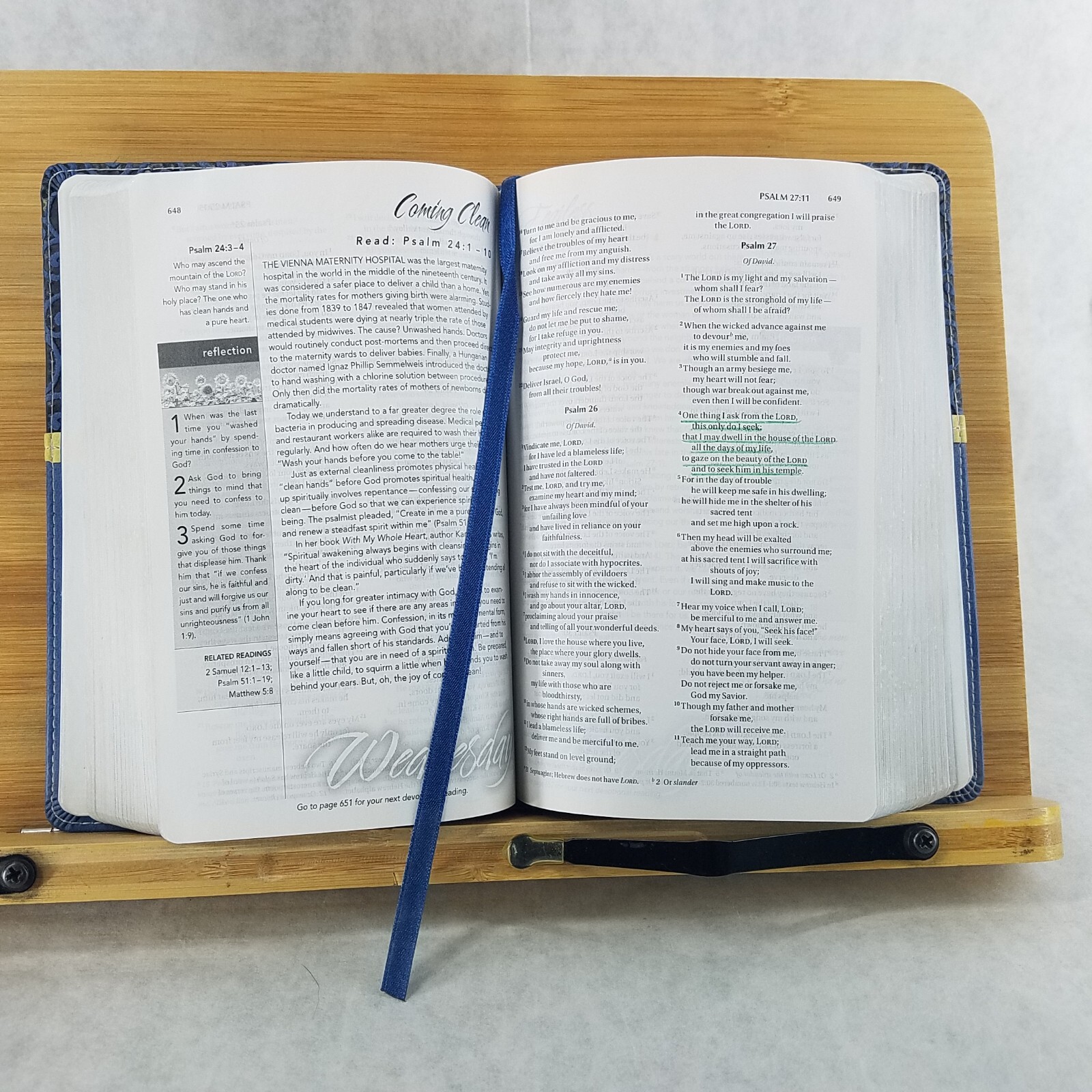Women&rsquo;s Devotional Bible by Zondervan Staff (2012, Blue Leather, Special)