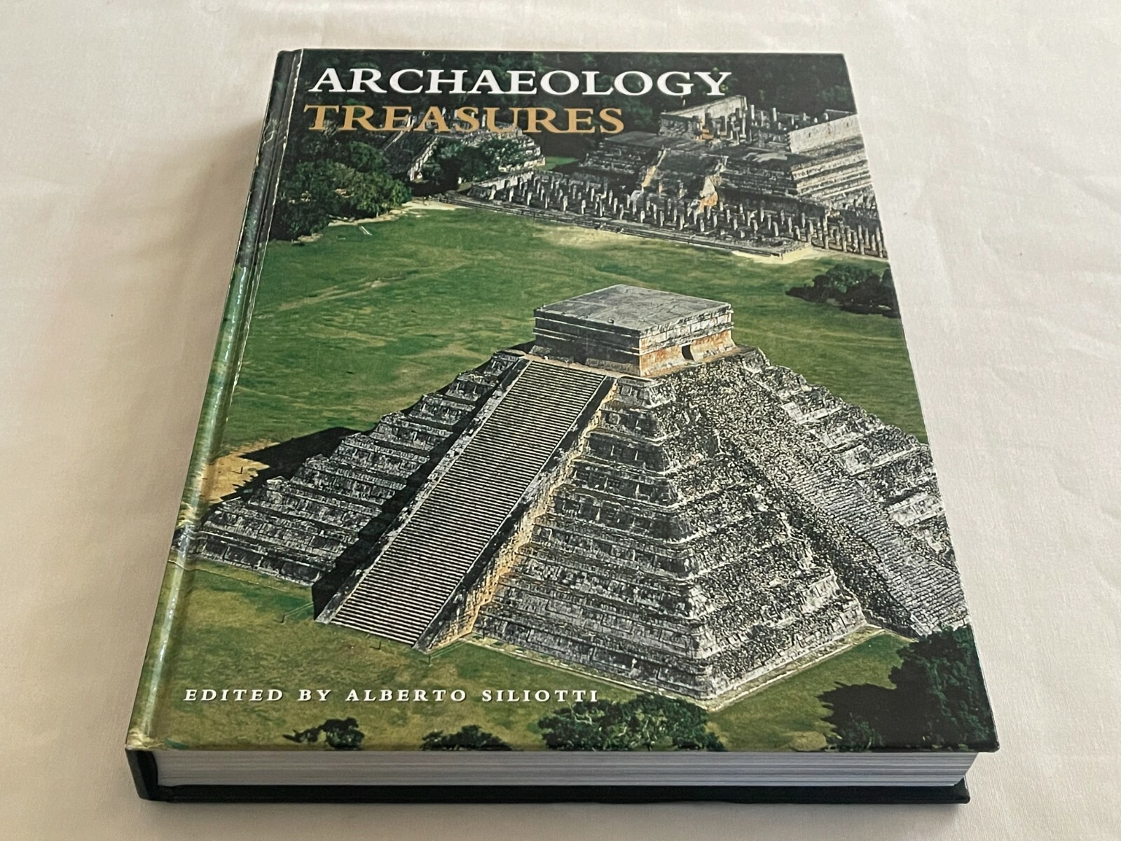 ARCHAEOLOGY TREASURES 2006 vmb Publishers Hardback 10.5&Prime;x14.5&Prime; 432 pages LKE NEW