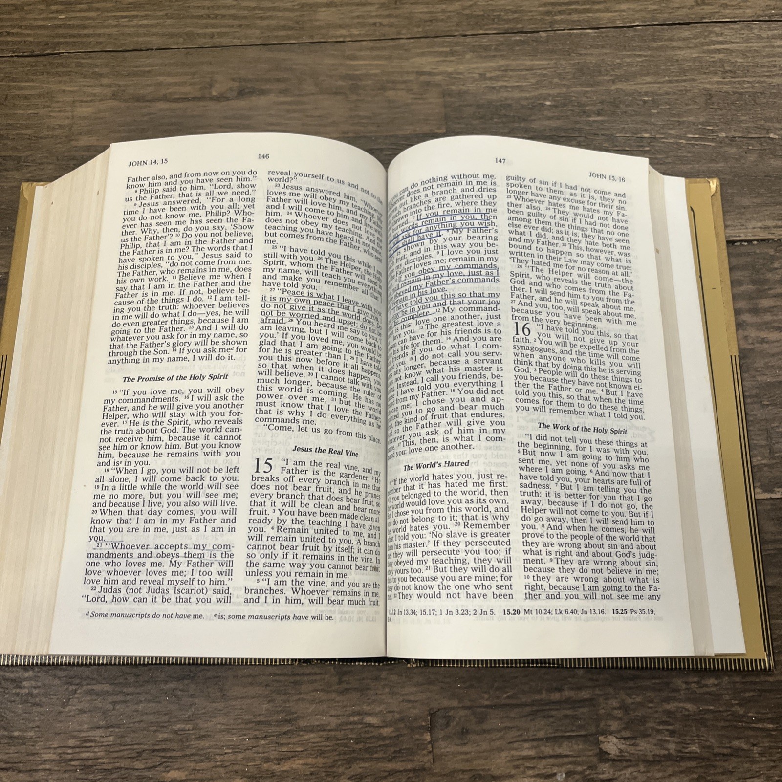Vtg 1976 Good News Bible Today&rsquo;s English Version Gold Hardcover 480 Pages