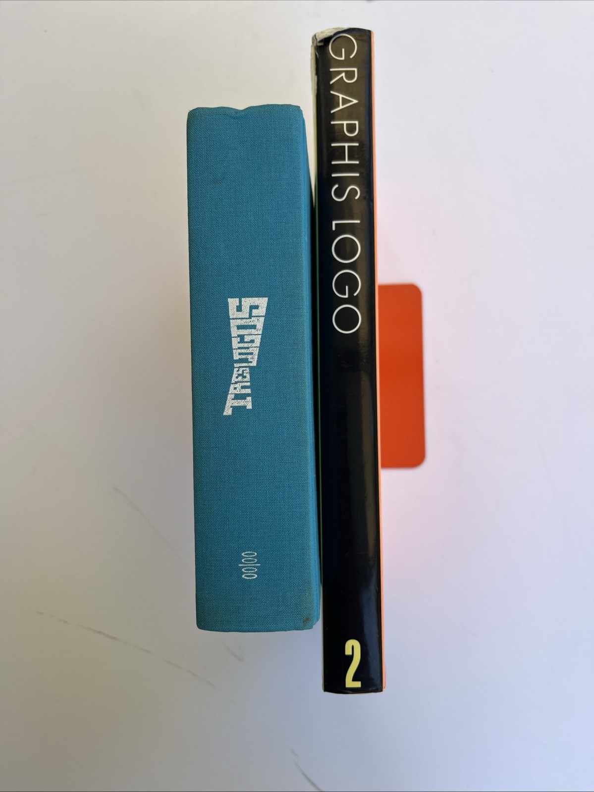 Tres Logos & Graphics Logo 2- Logo Design Collection Hardcover Books