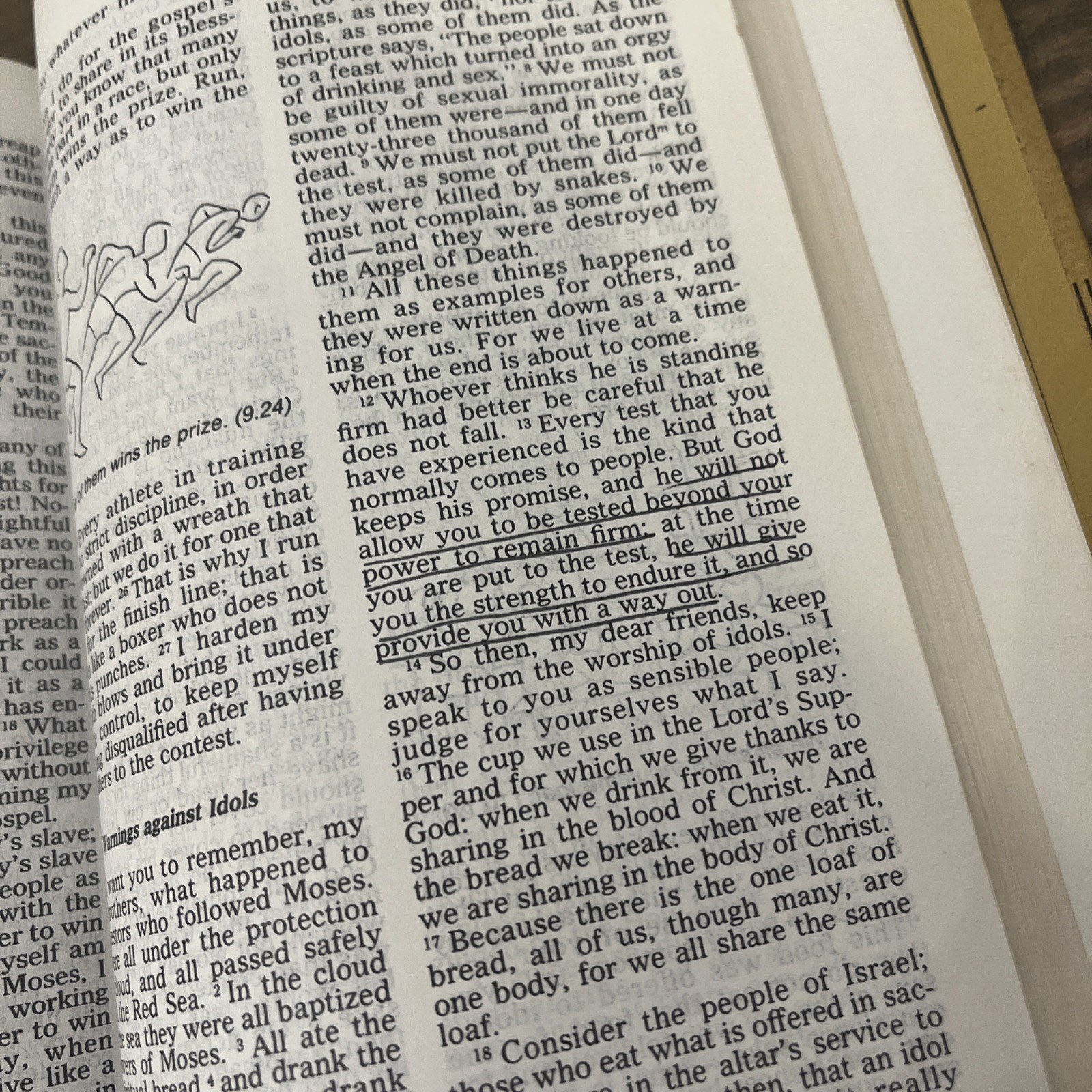 Vtg 1976 Good News Bible Today&rsquo;s English Version Gold Hardcover 480 Pages