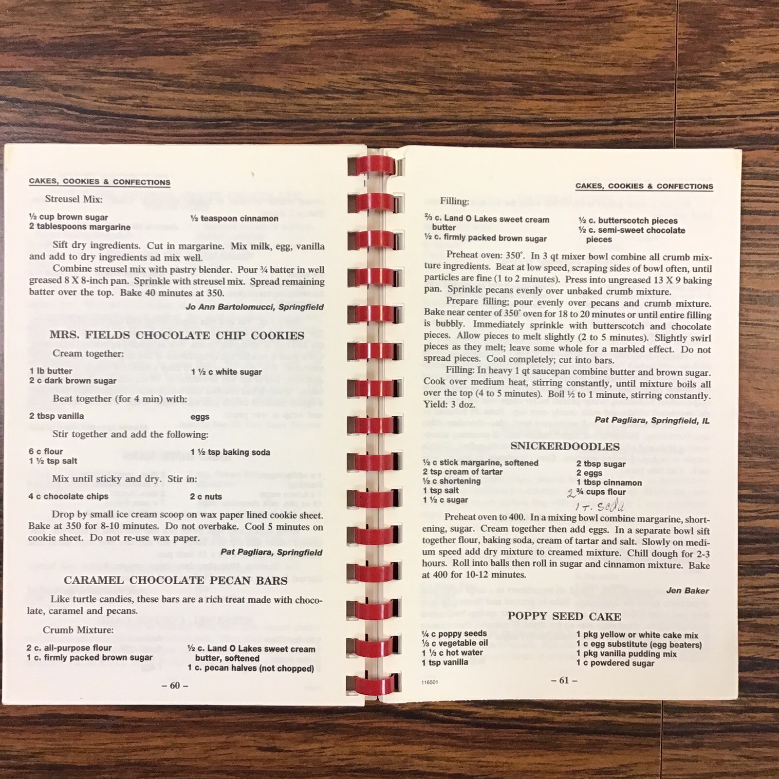 Bloomington Illinois Eddie Bauer #717 Associates 2001 Cookbook SEE INDEX PHOTOS